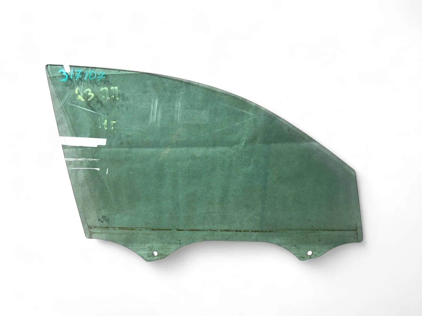 стекло двери передней правой Audi Q3 8U