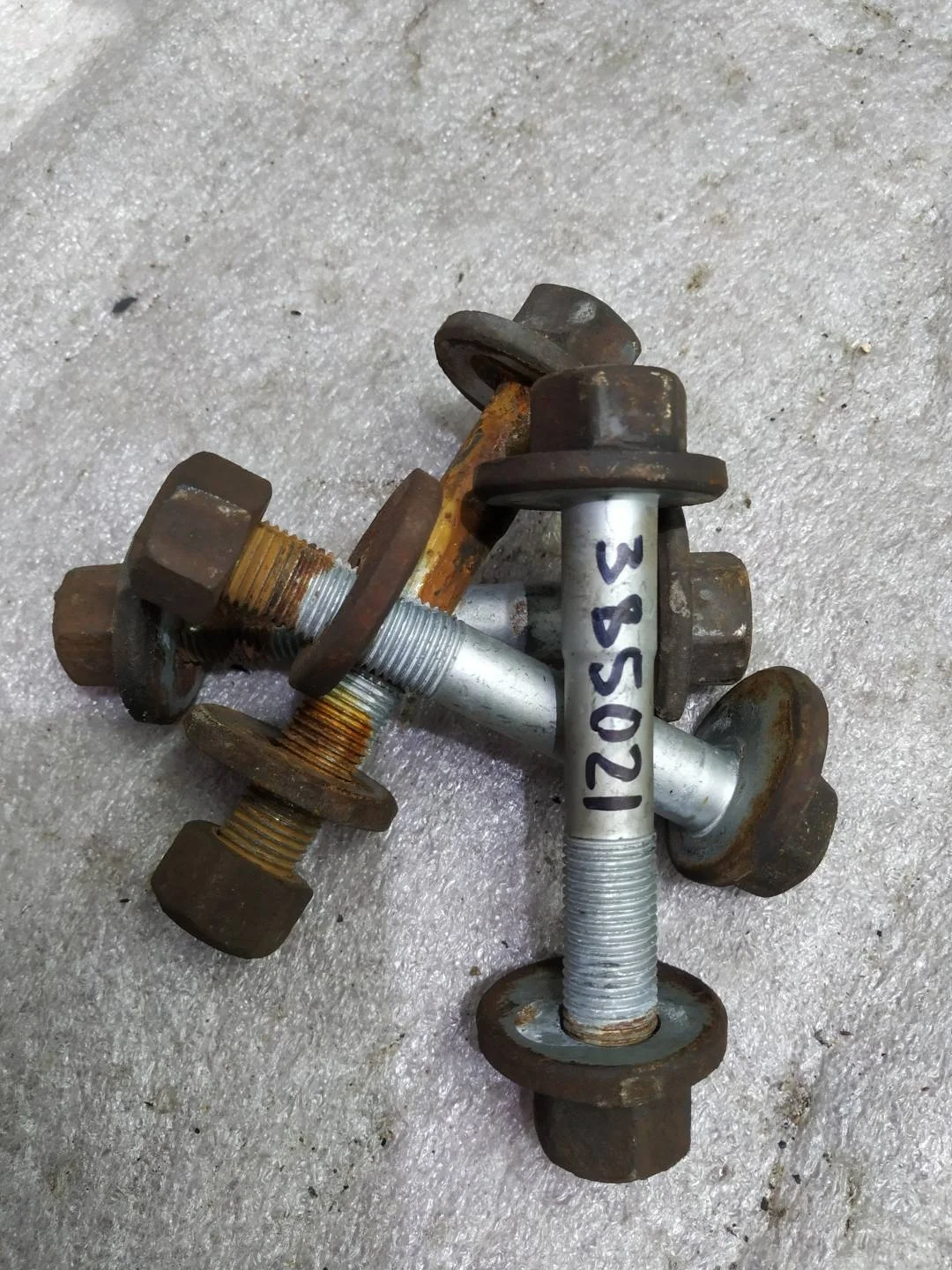 Болт эксцентрик Volkswagen Touareg 2