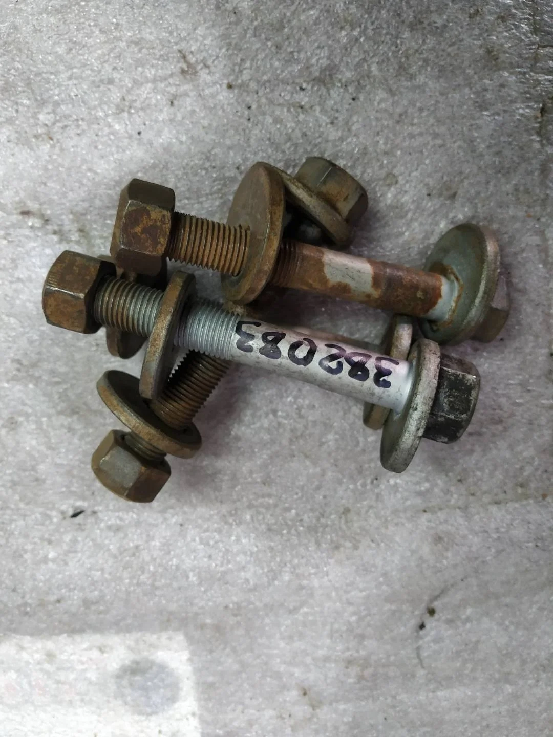 Болт эксцентрик Volkswagen Touareg 2