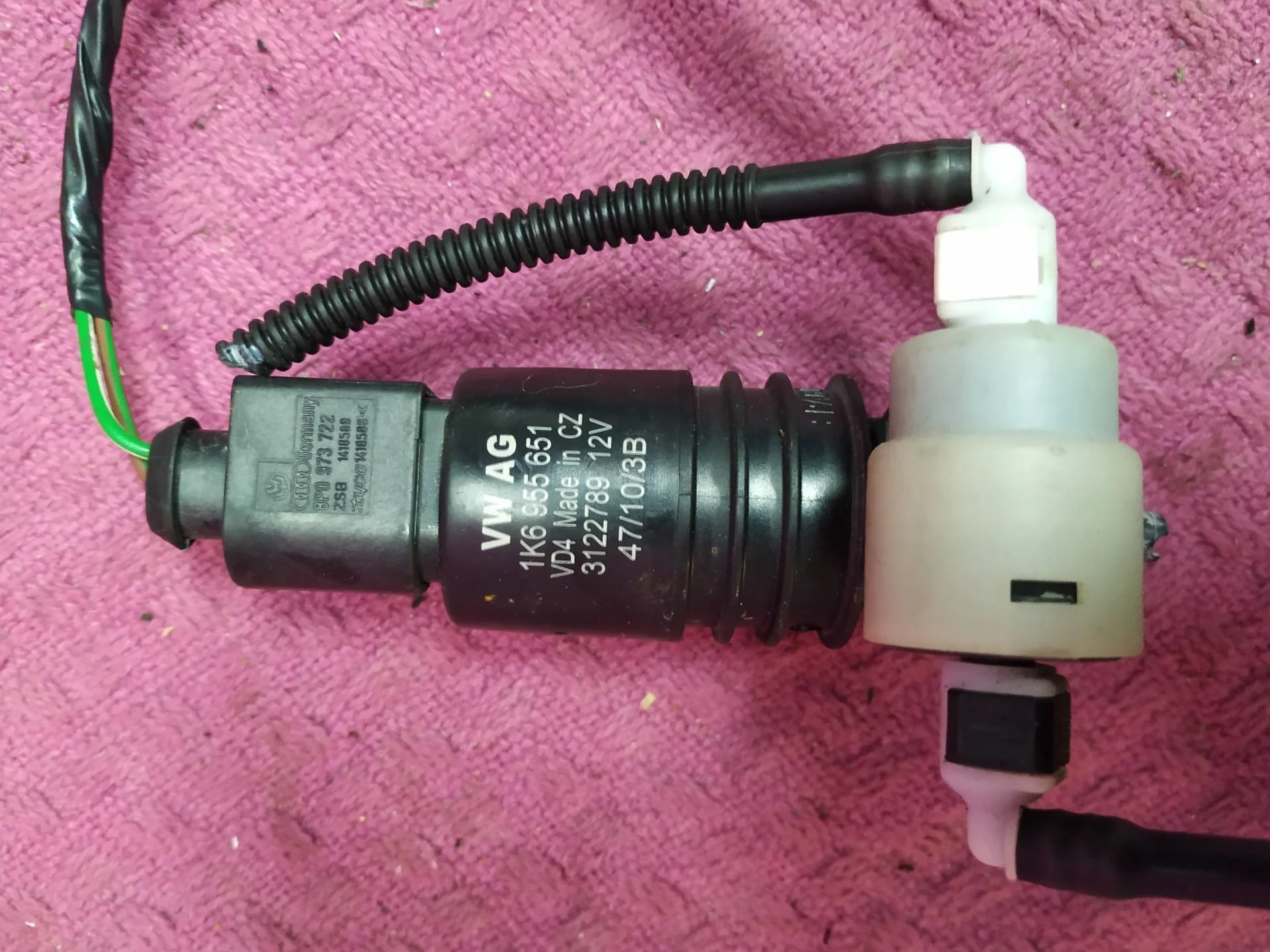 насос (моторчик) омывателя стекла Volkswagen Touareg 2