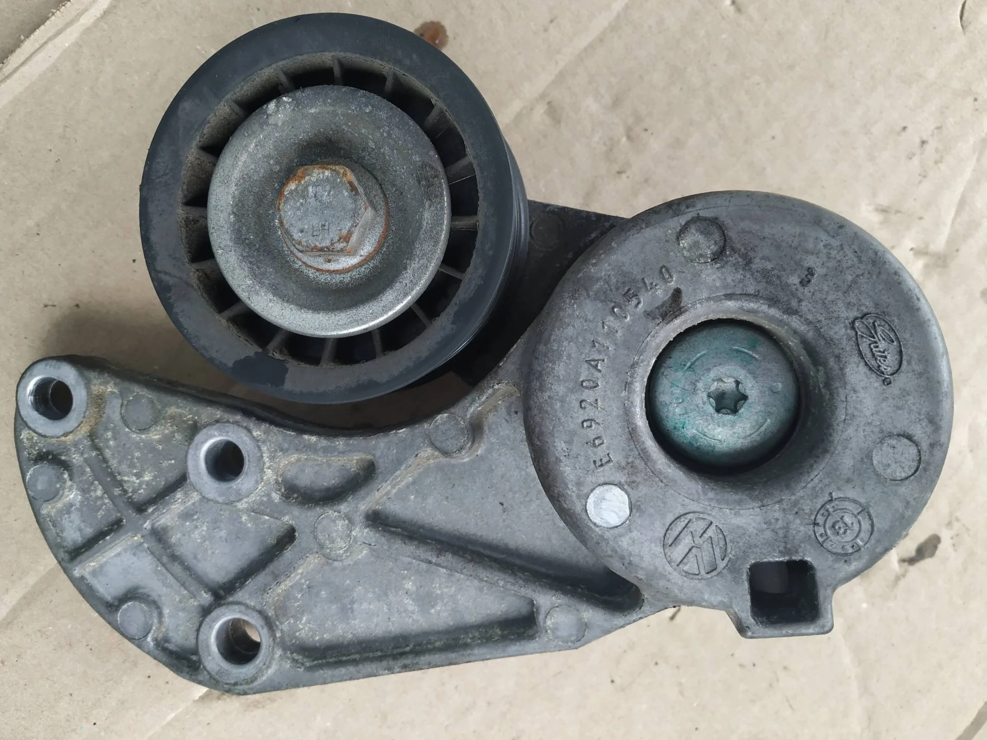 Натяжной механизм Volkswagen Touareg 2