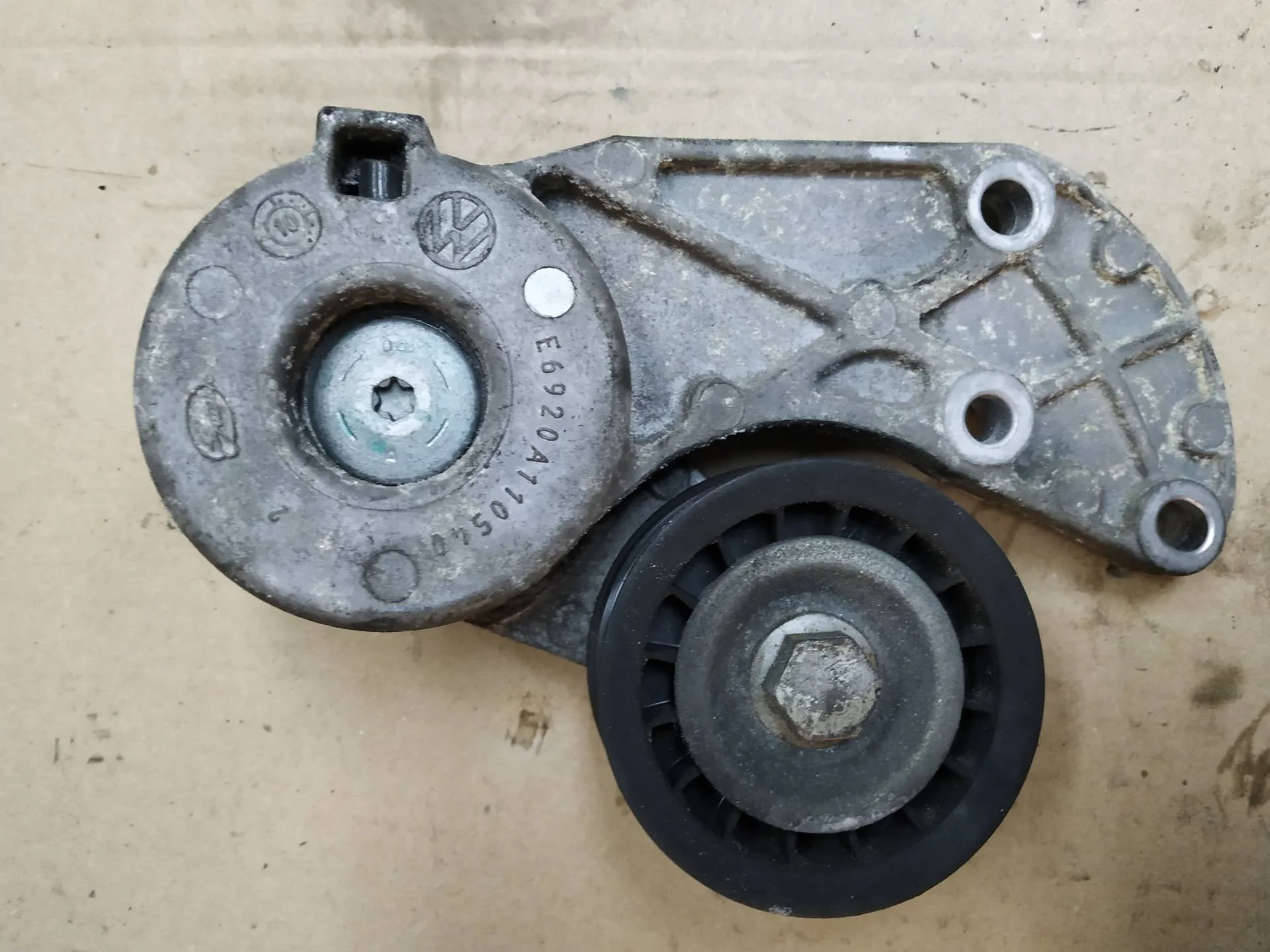 Натяжной механизм Volkswagen Touareg 2