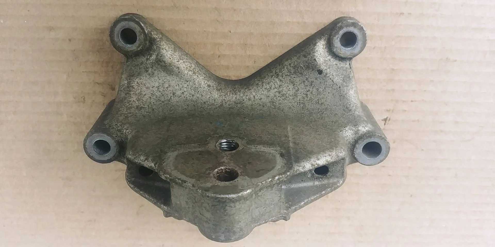 Лапа крепления раздатки Audi Q7