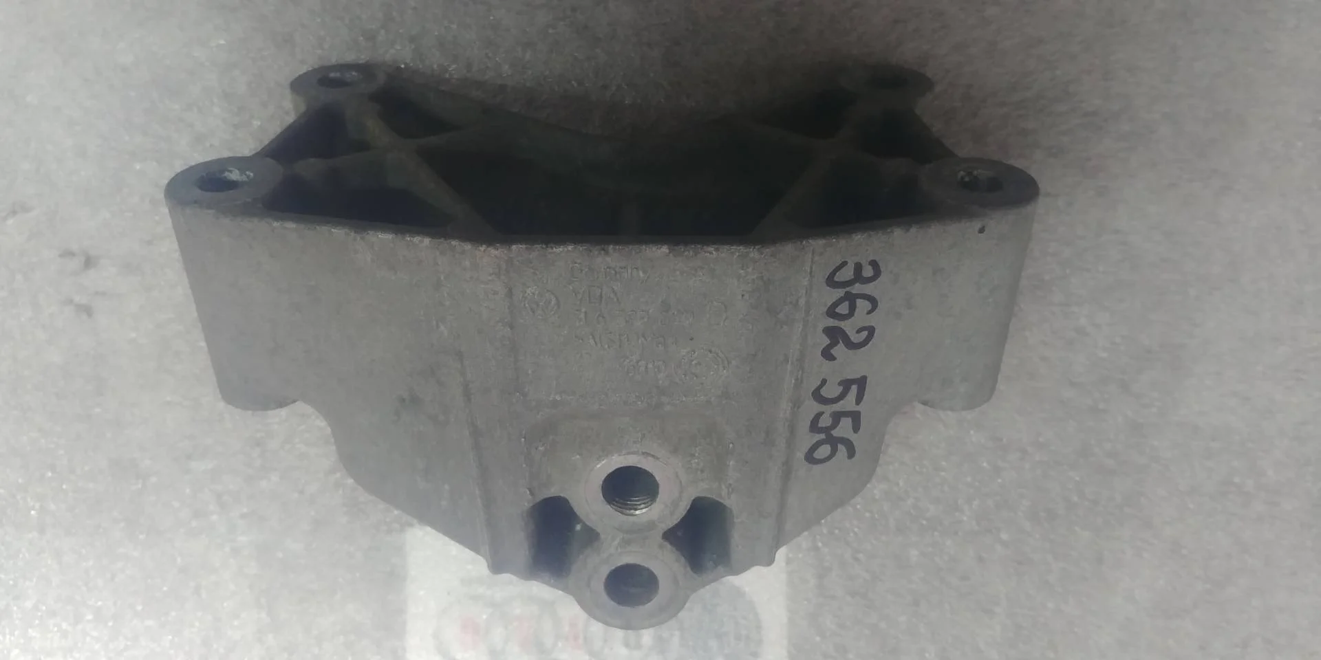 Лапа крепления раздатки Audi Q7