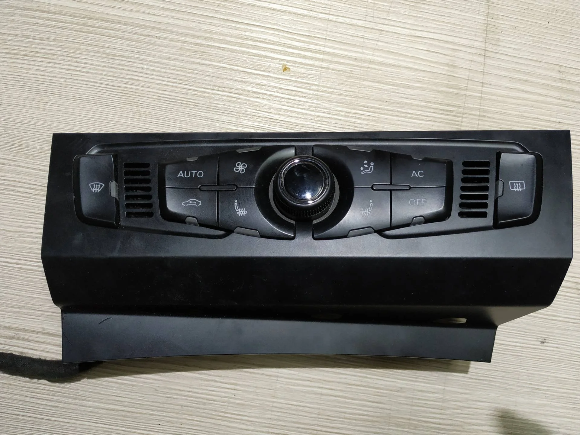 Панель управления кондиционера Audi A4