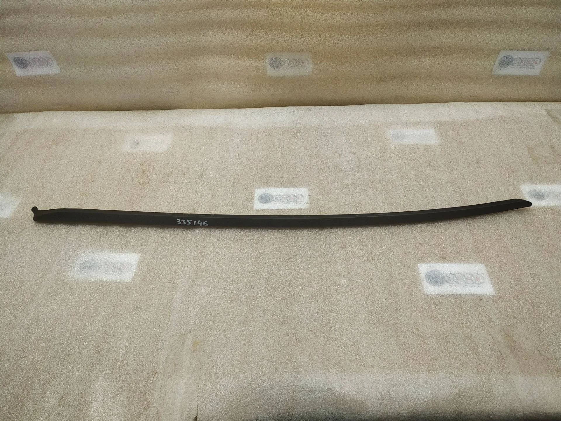 Накладка вертикальная лобового стекла Audi A4