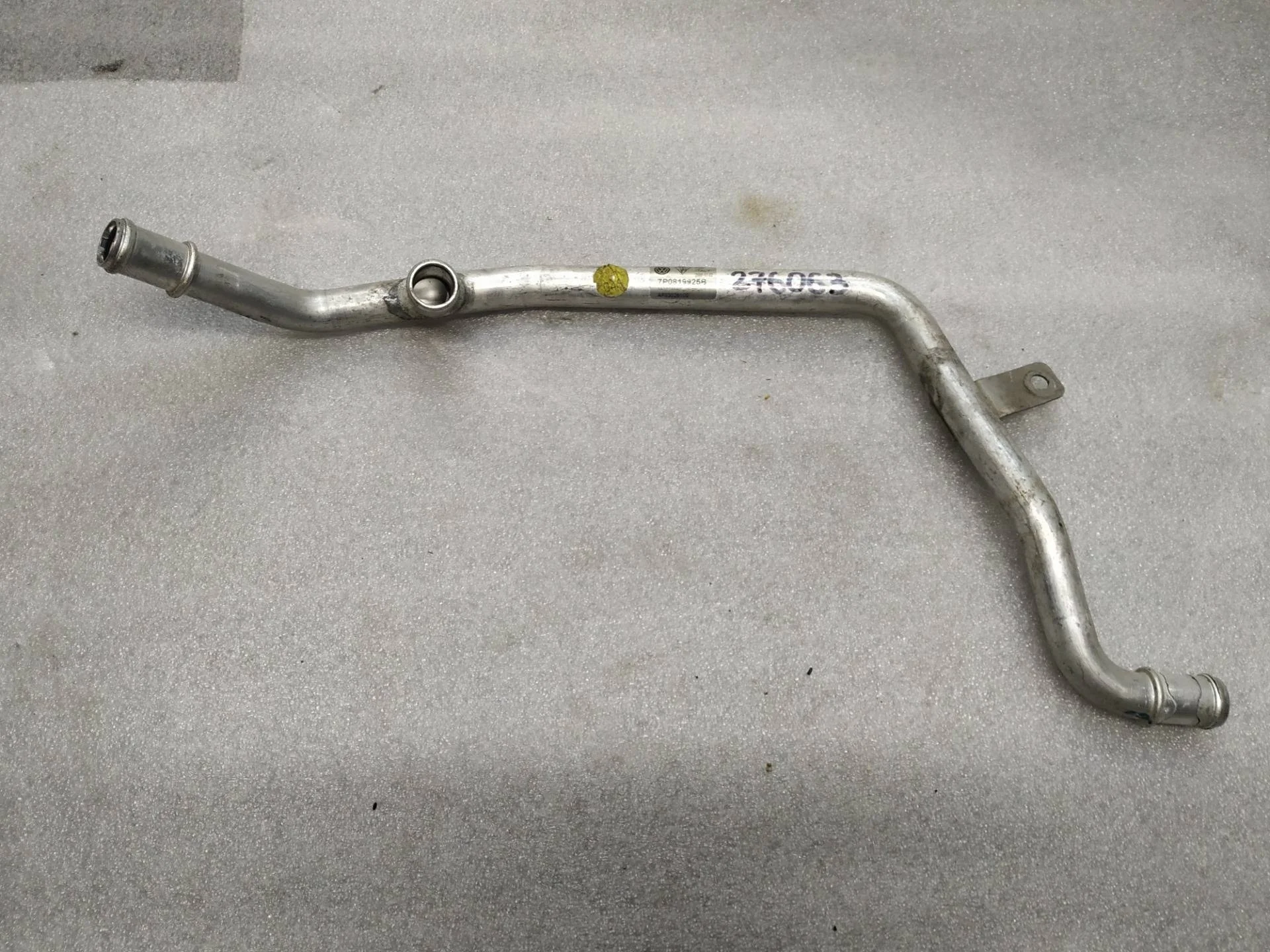 Трубка дополнительного отопителя Volkswagen Touareg 2