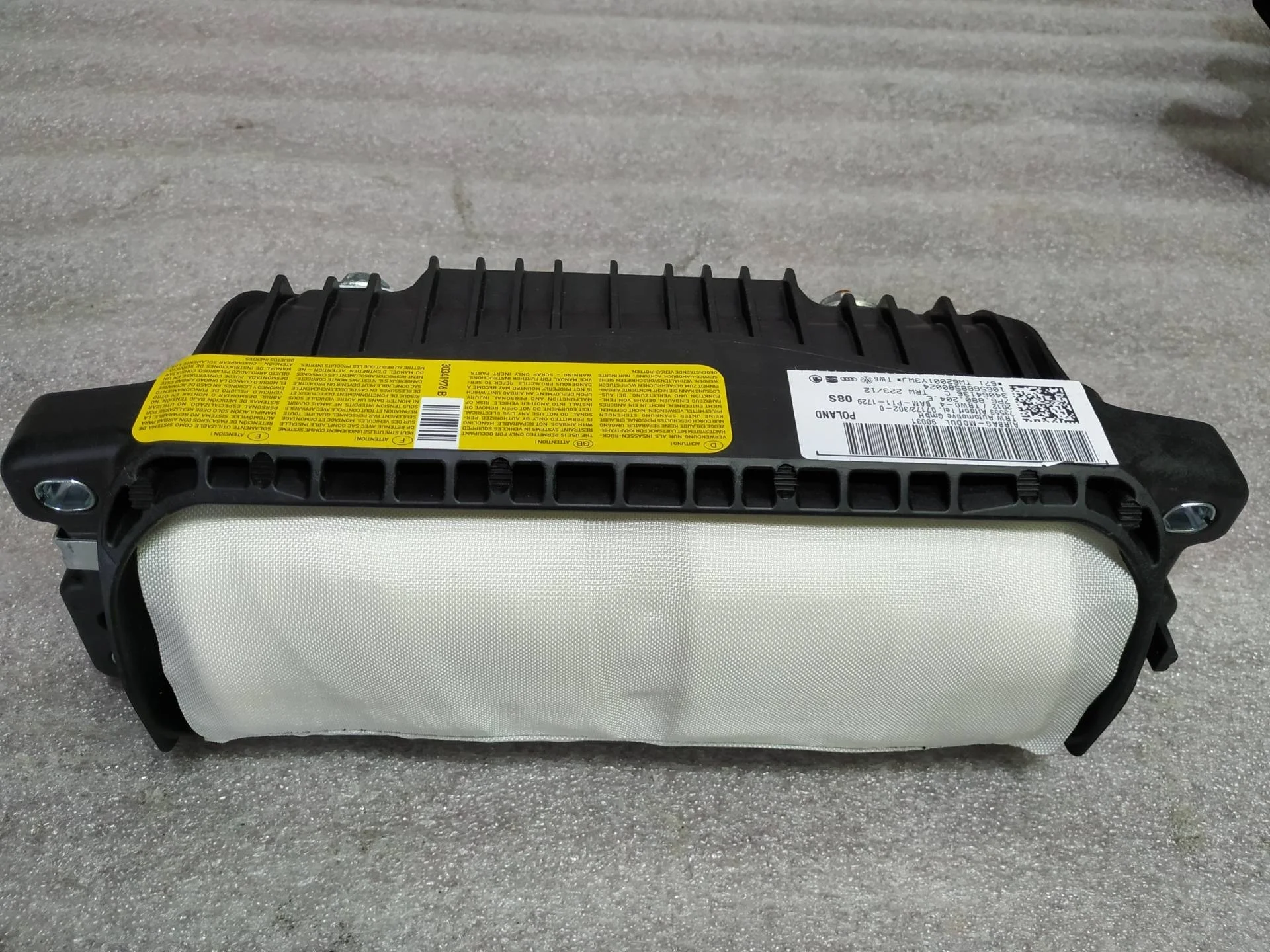 подушка безопасности пассажира Volkswagen Touareg 2  2013