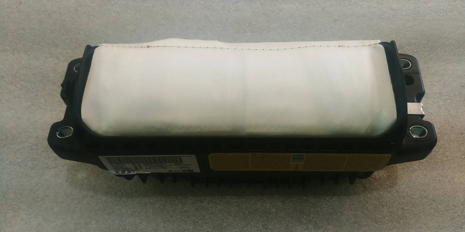 подушка безопасности пассажира Volkswagen Touareg 2  2013