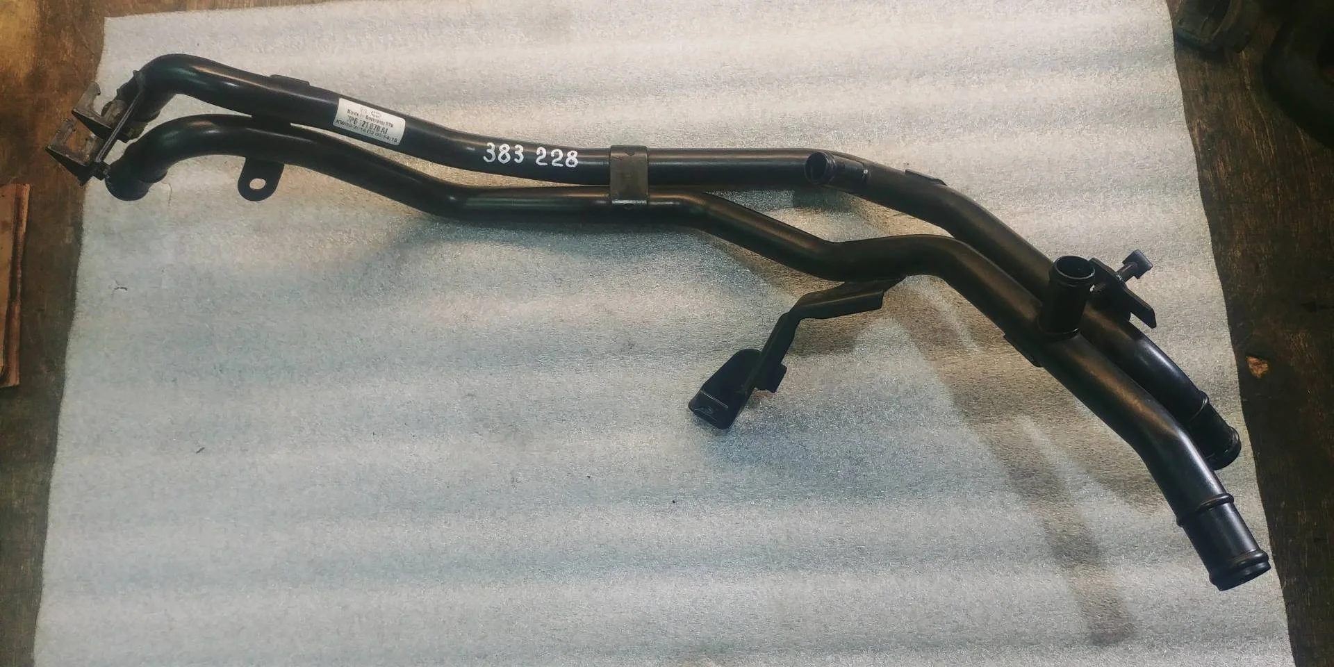 трубка охлаждающей жидкости металлическая Volkswagen Touareg 2  2013