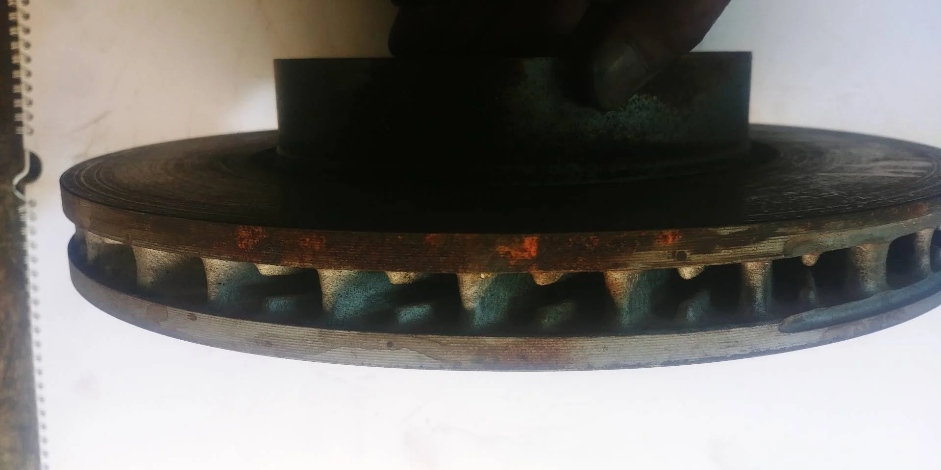 диск тормозной передний левый Volkswagen Touareg 2  2013