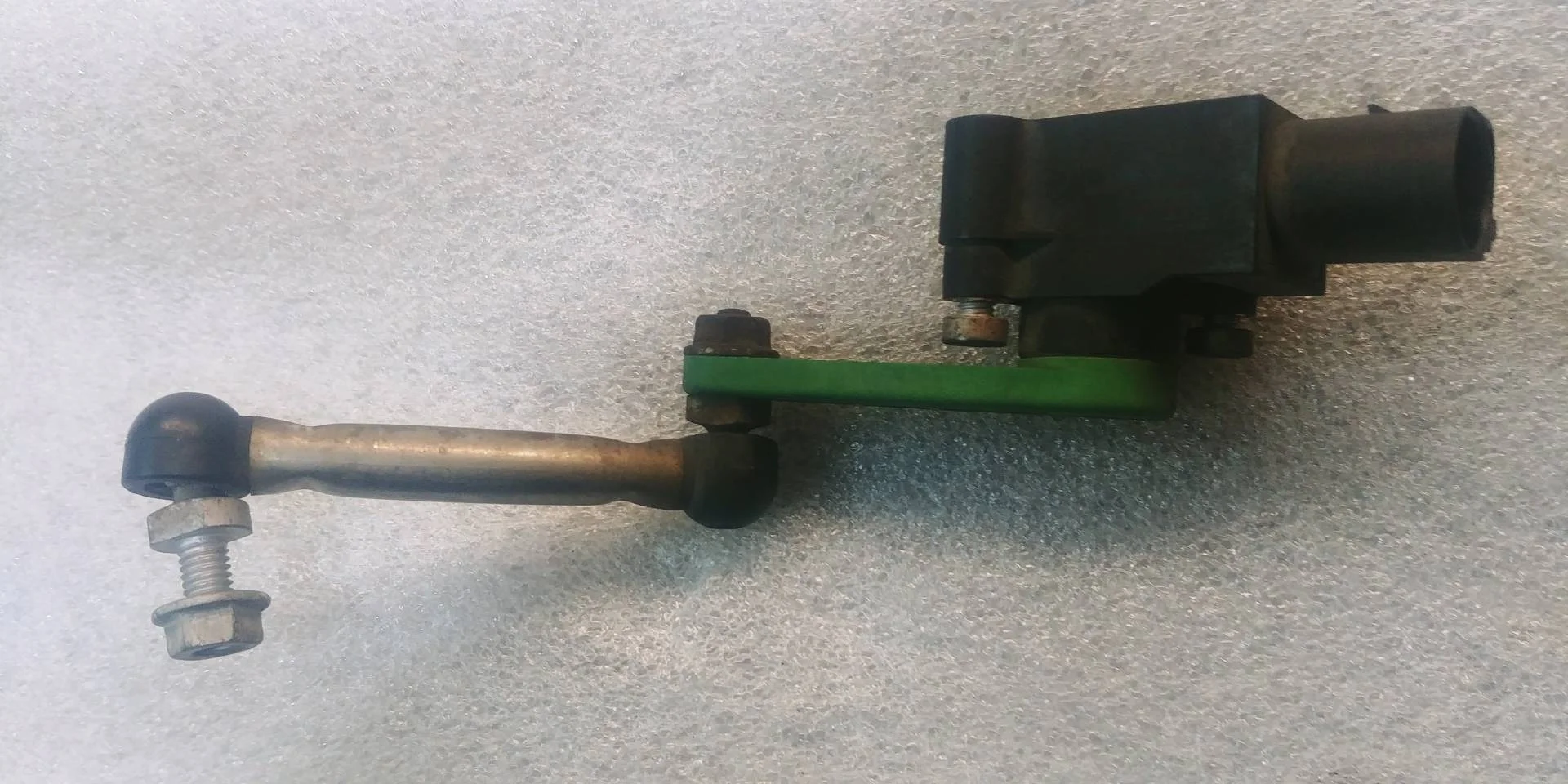 датчик дорожного просвета задний Volkswagen Touareg 2  2013