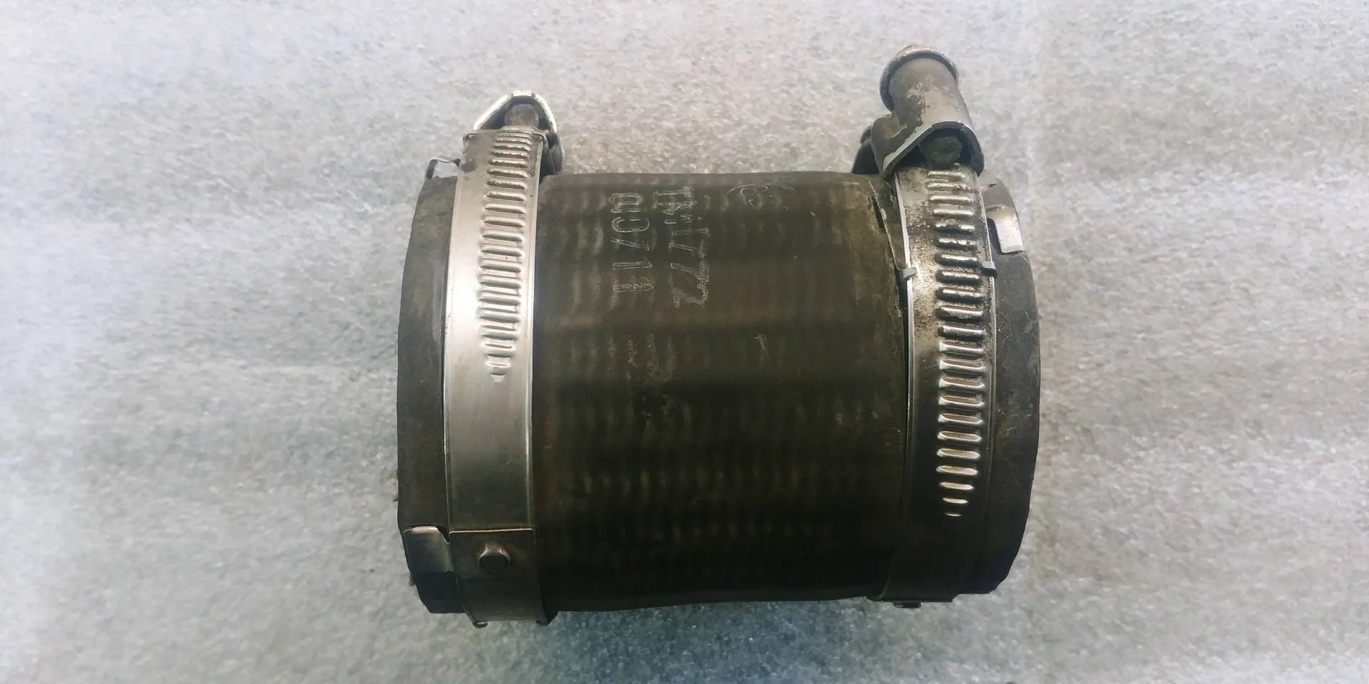 патрубок интеркулера Volkswagen Touareg 2  2013