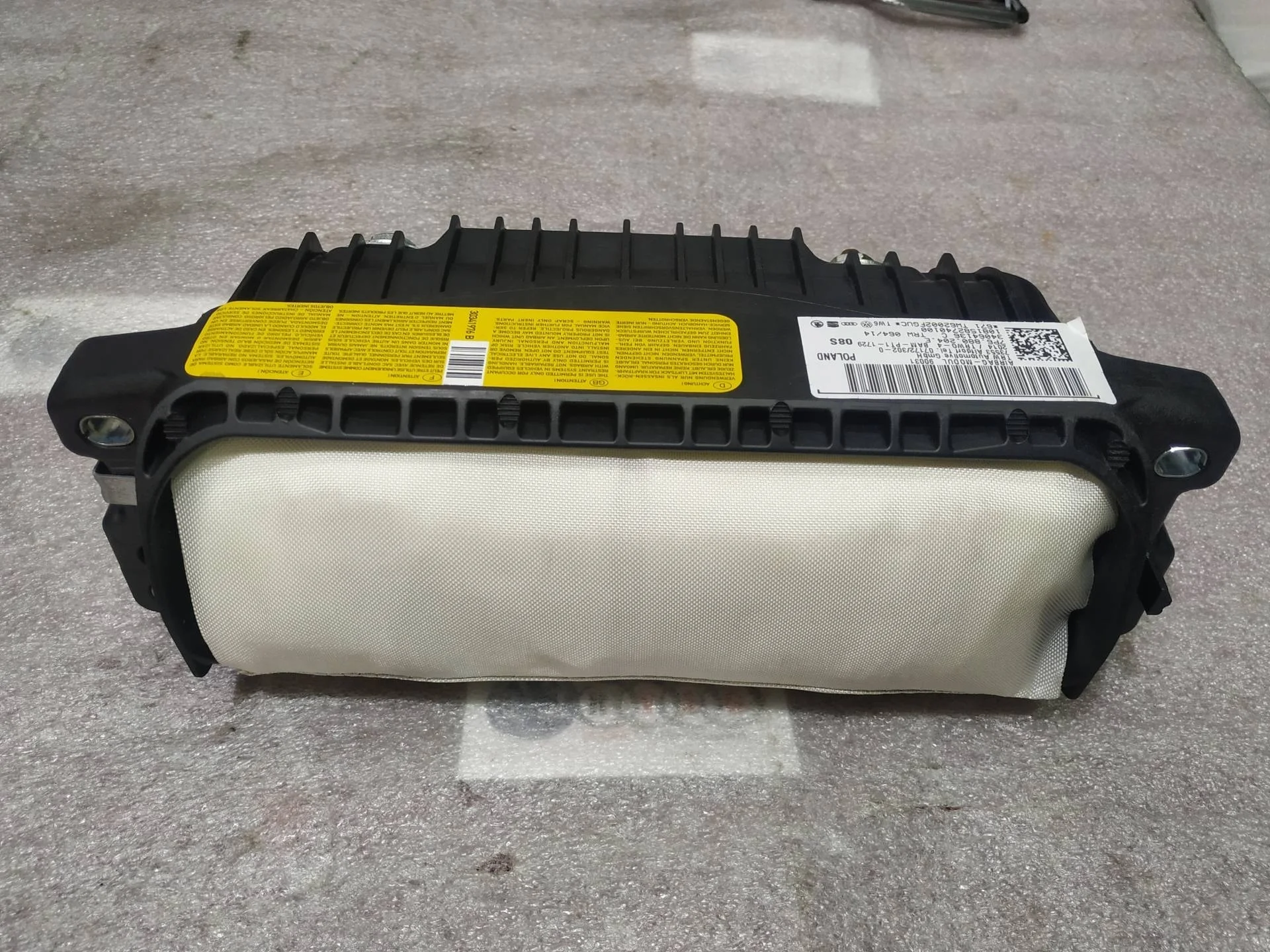 подушка безопасности пассажира Volkswagen Touareg 2  2013