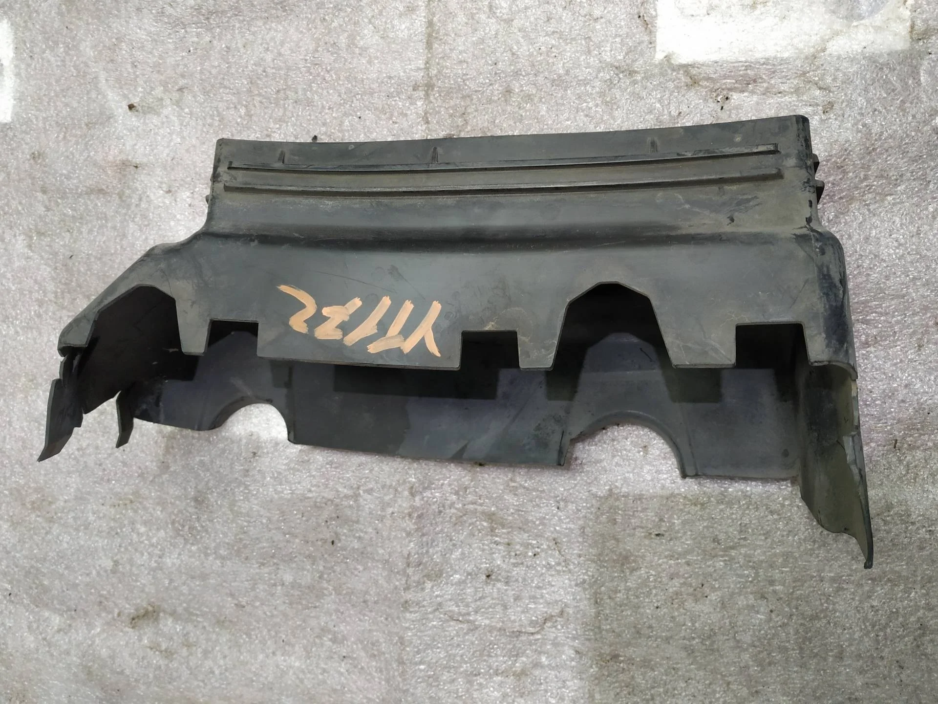 воздухозаборник Volkswagen Touareg 2  2013