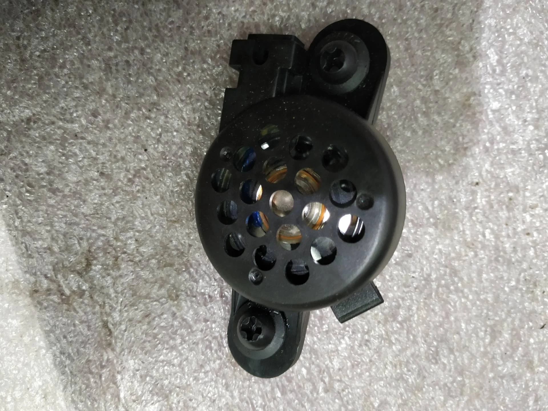 динамик высокочастотный (пищалка) двери Volkswagen Touareg 2  2013