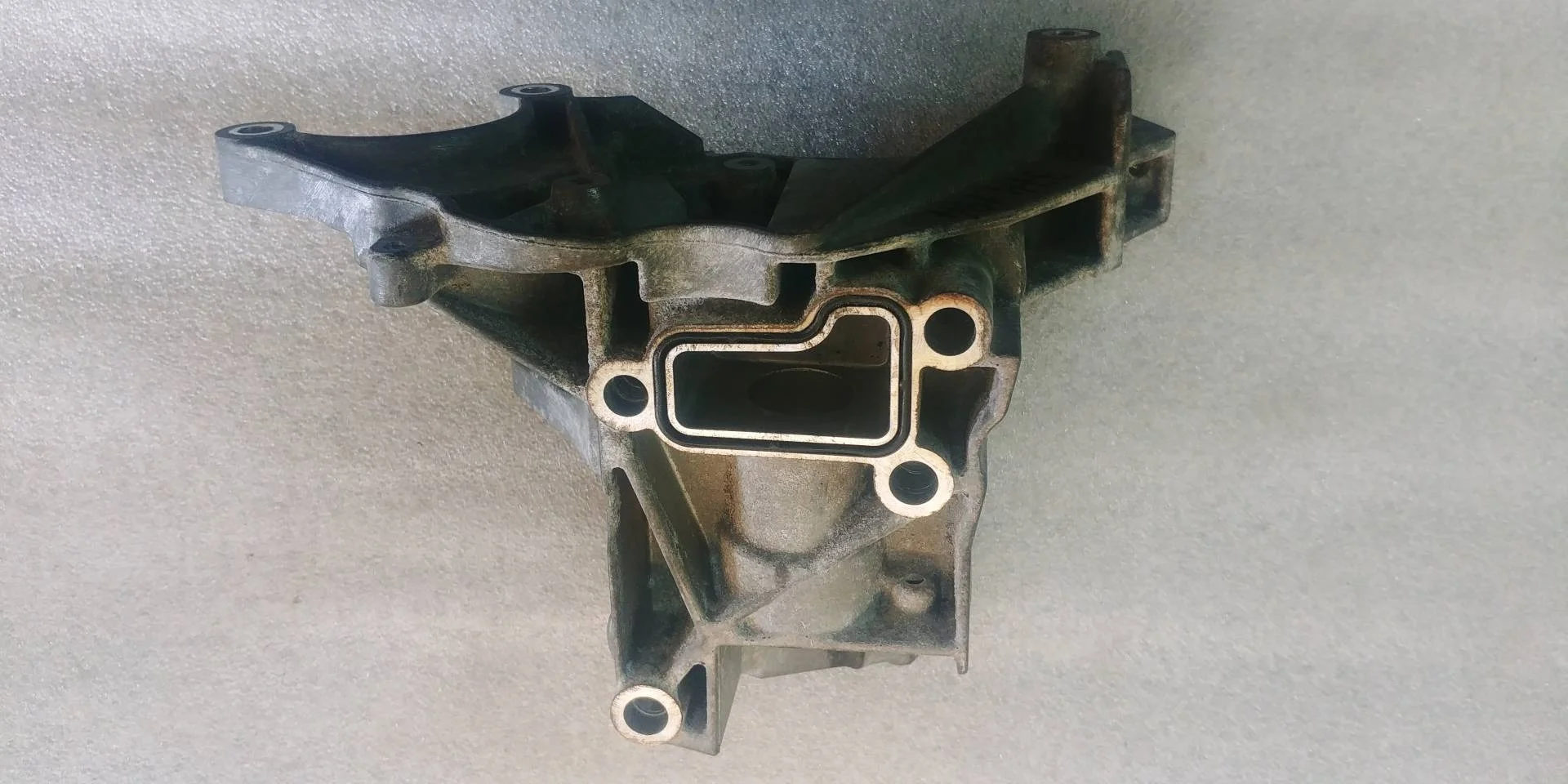 кронштейн гидроусилителя Volkswagen Touareg 2  2013