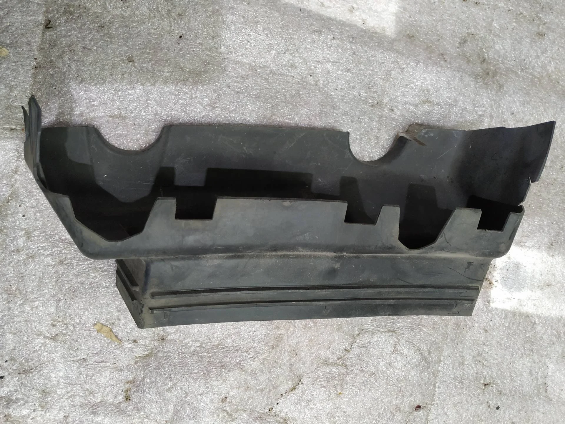 воздухозаборник Volkswagen Touareg 2  2013