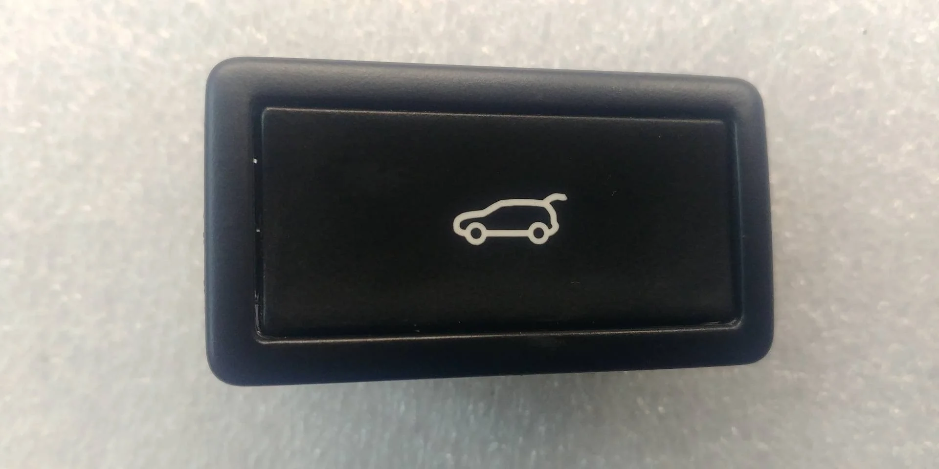 кнопка открытия багажника Volkswagen Touareg 2  2013