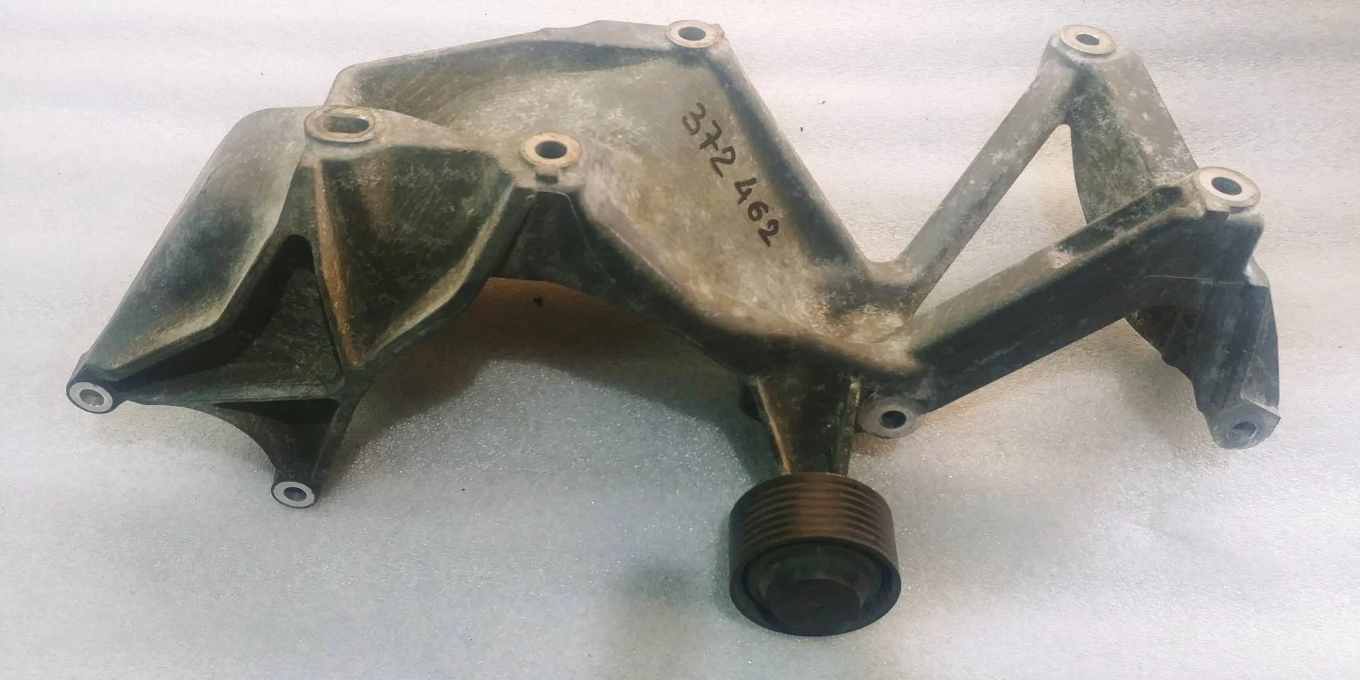 кронштейн генератора Volkswagen Touareg 2  2013