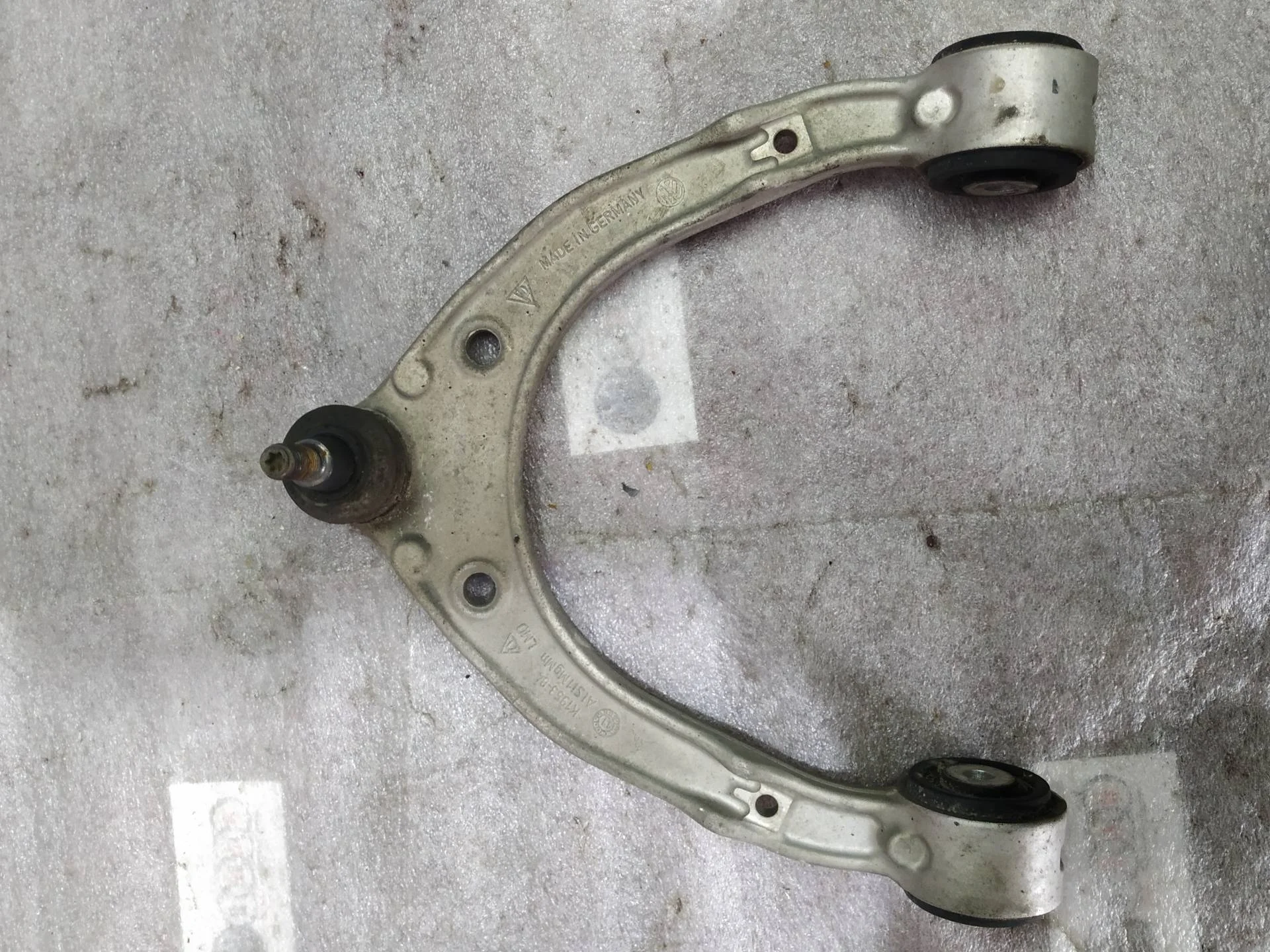 рычаг передний Volkswagen Touareg 2  2013