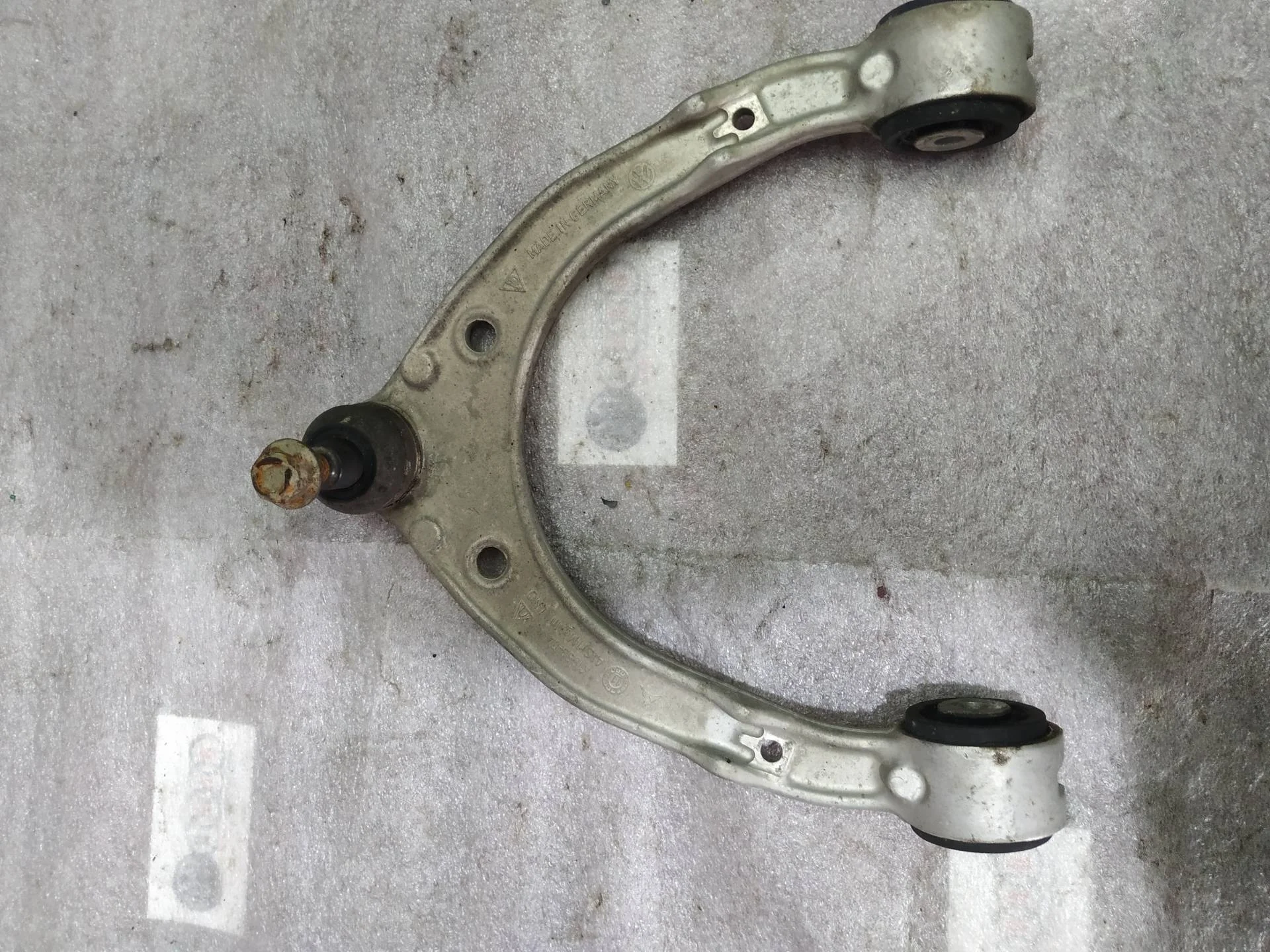 рычаг передний Volkswagen Touareg 2  2013