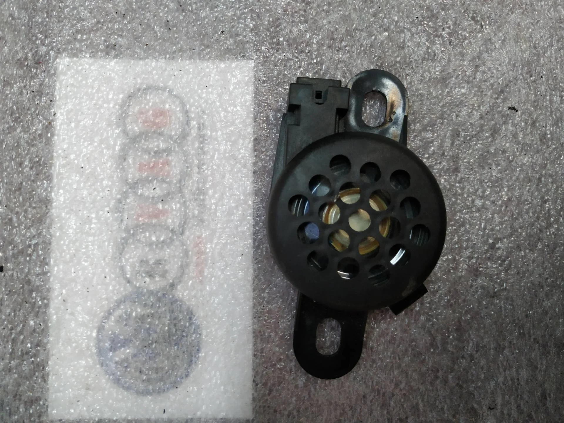 динамик высокочастотный (пищалка) двери Volkswagen Touareg 2  2013