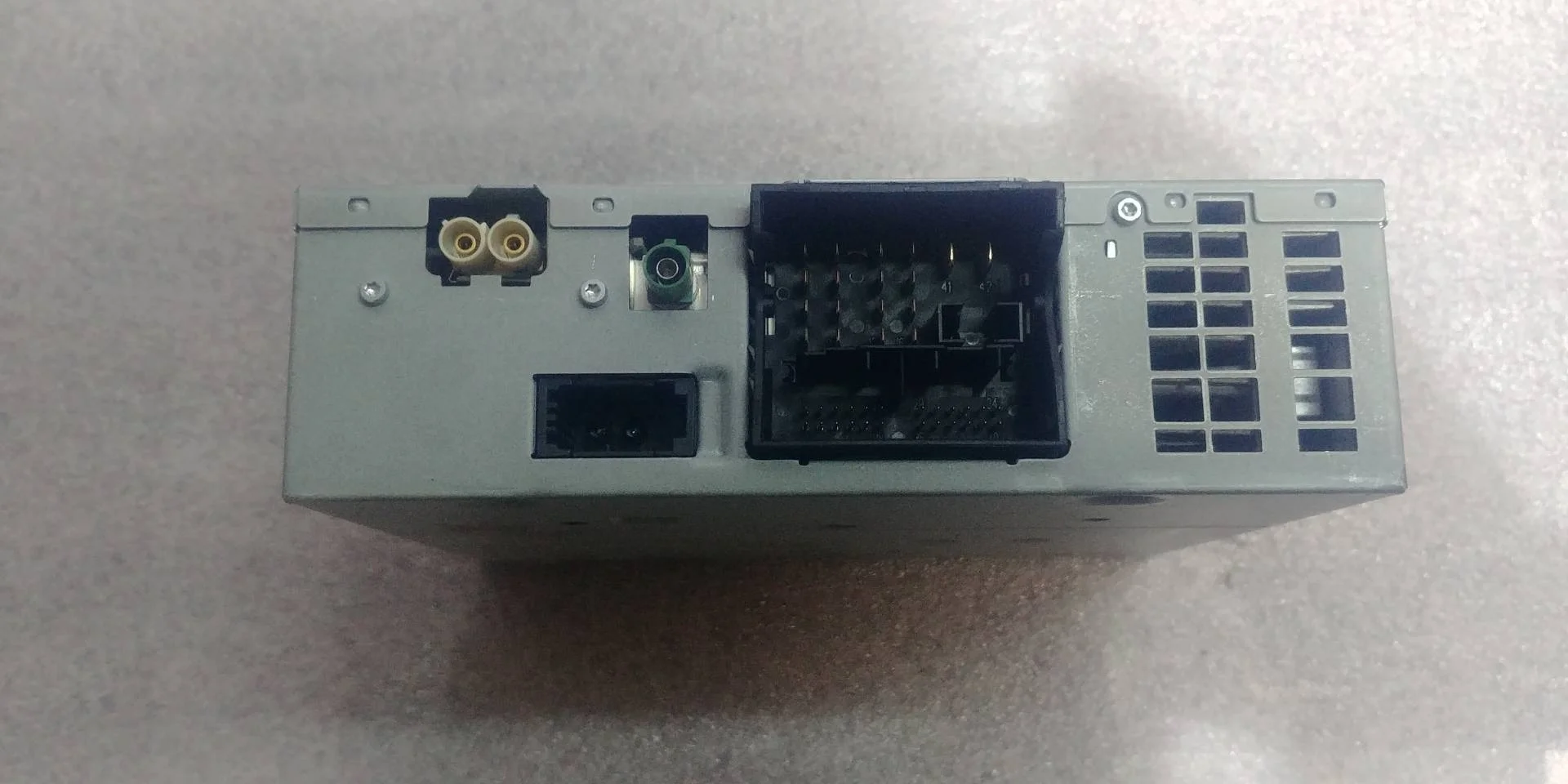 блок управления подушками безопасности Volkswagen Touareg 2  2013