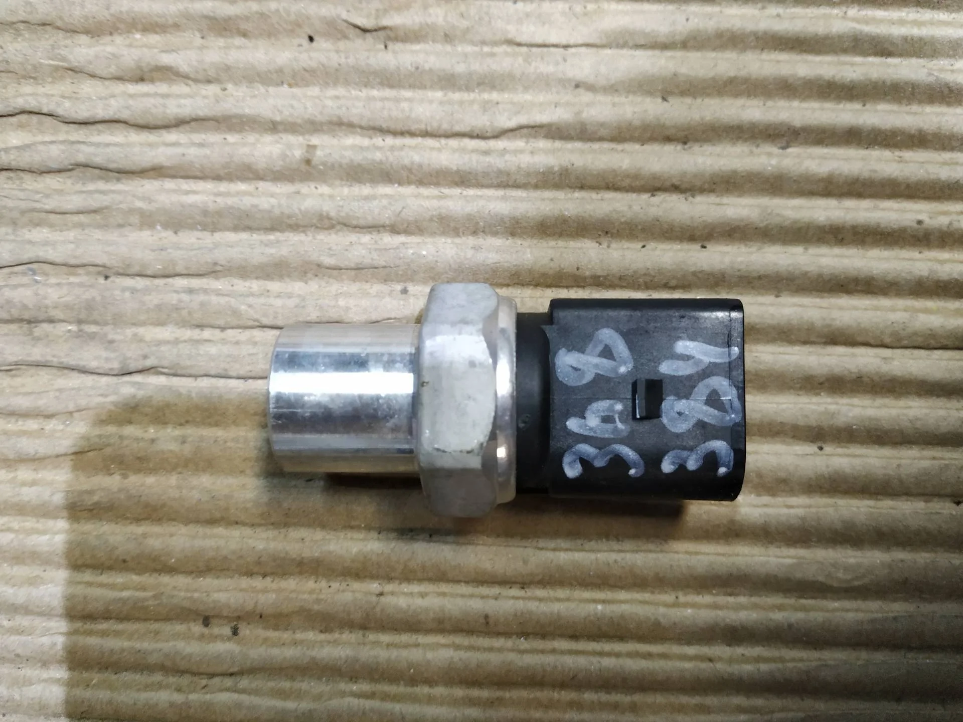 датчик давления масла Volkswagen Touareg 2  2013