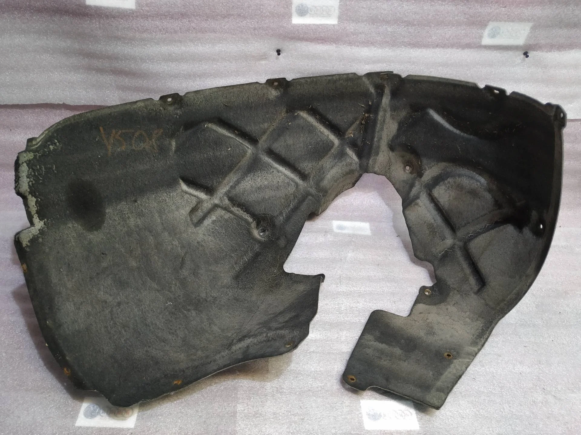 подкрылок передний правый Volkswagen Touareg 2  2013