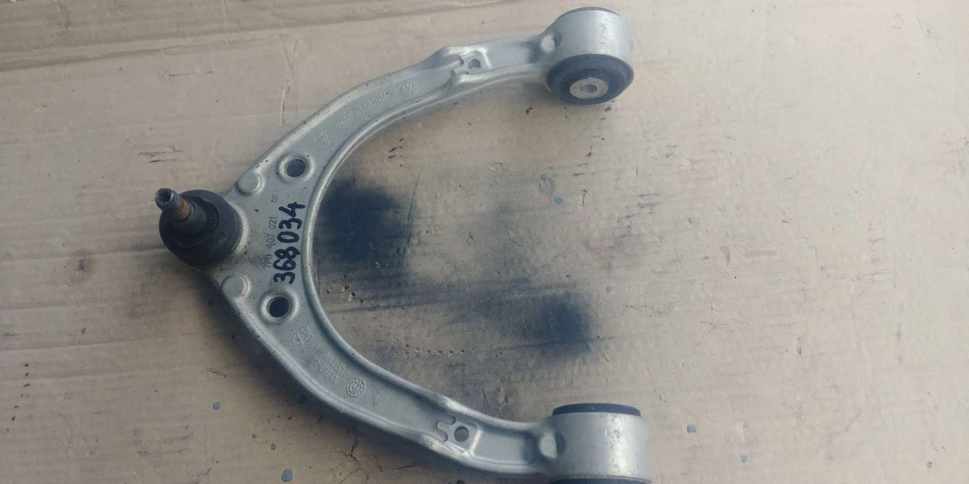 рычаг передний Volkswagen Touareg 2  2013