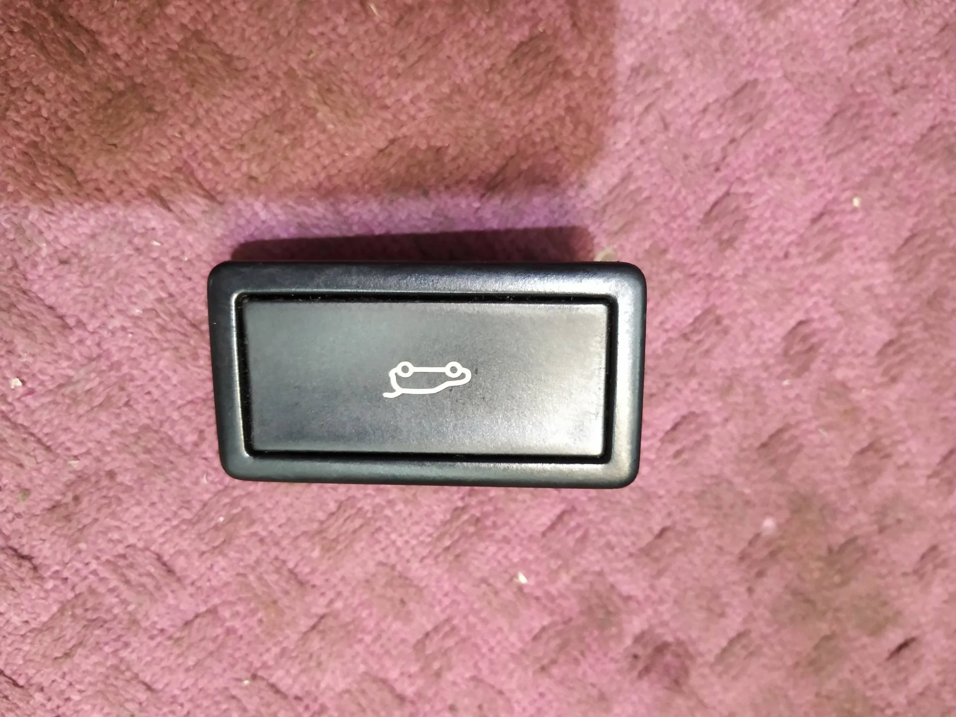 кнопка открытия багажника Volkswagen Touareg 2  2013