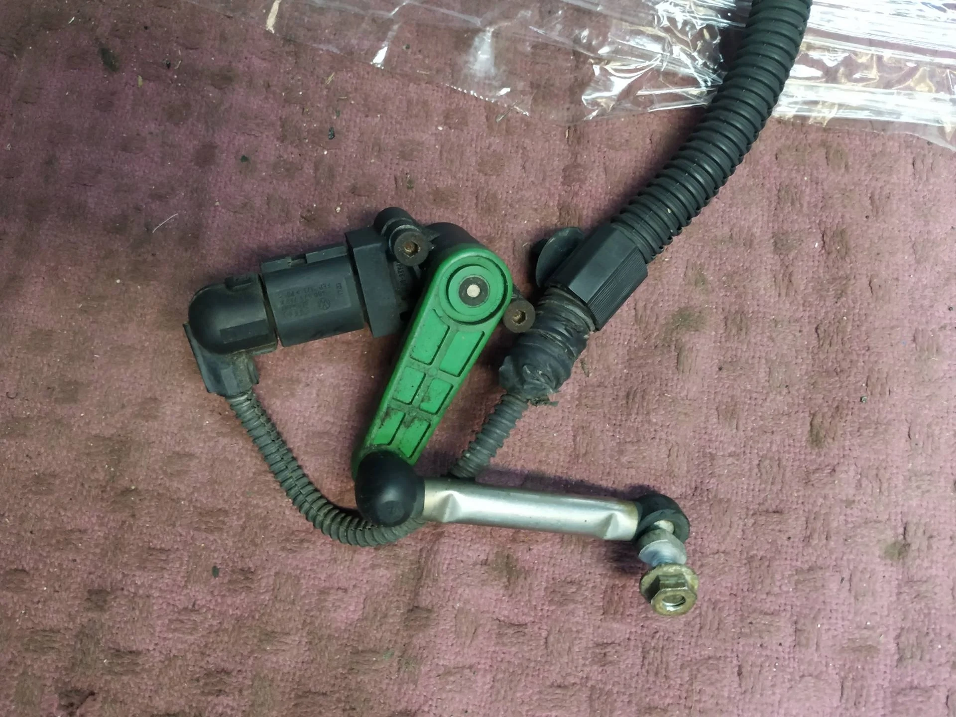 датчик дорожного просвета задний Volkswagen Touareg 2  2013