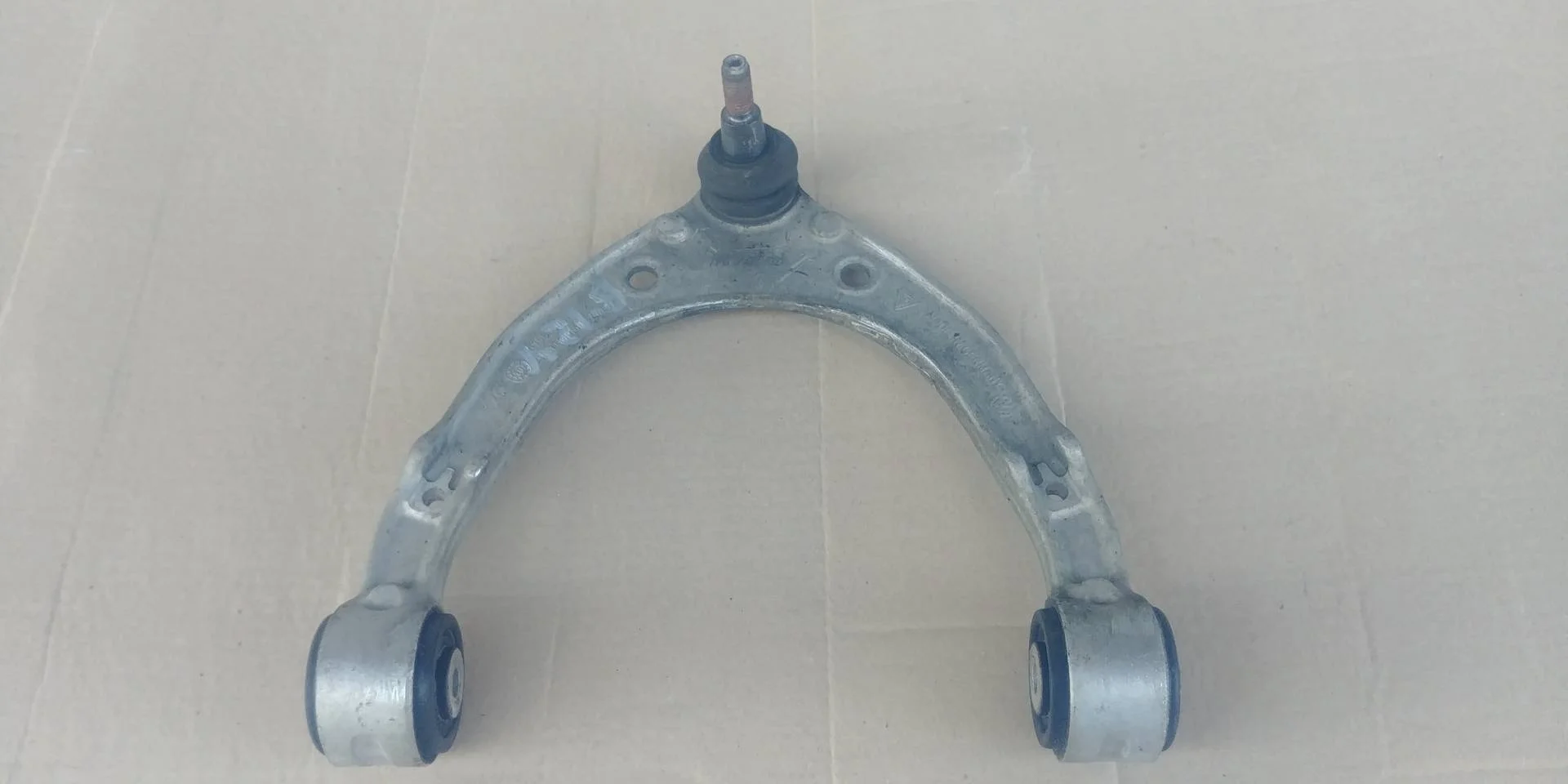 рычаг передний Volkswagen Touareg 2  2013