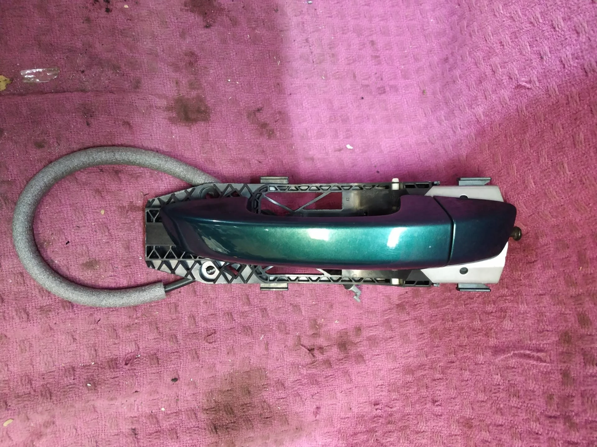 ручка наружная двери передней левой Volkswagen Touareg 2  2013