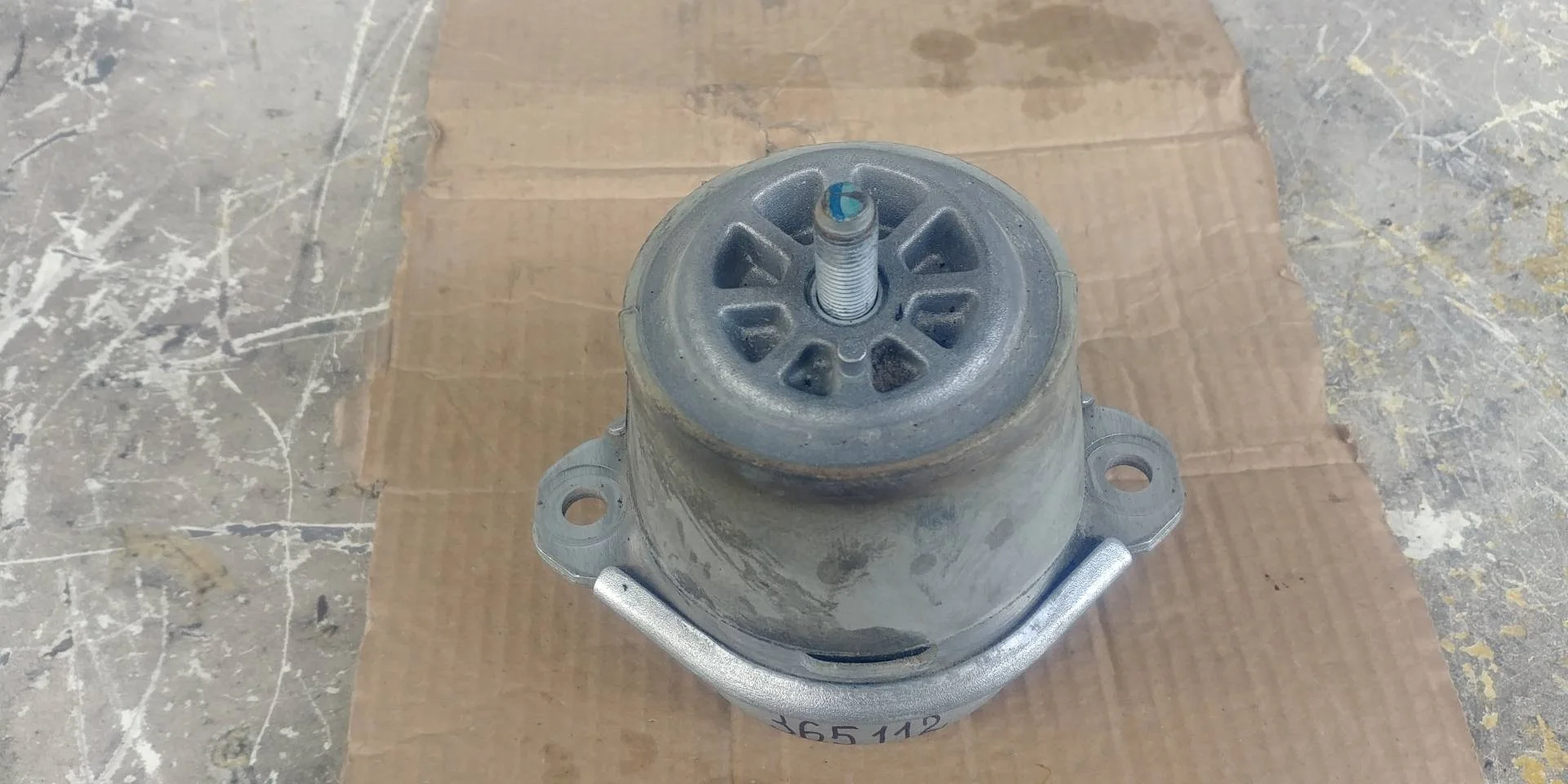 подушка крепления двигателя Volkswagen Touareg 2  2013