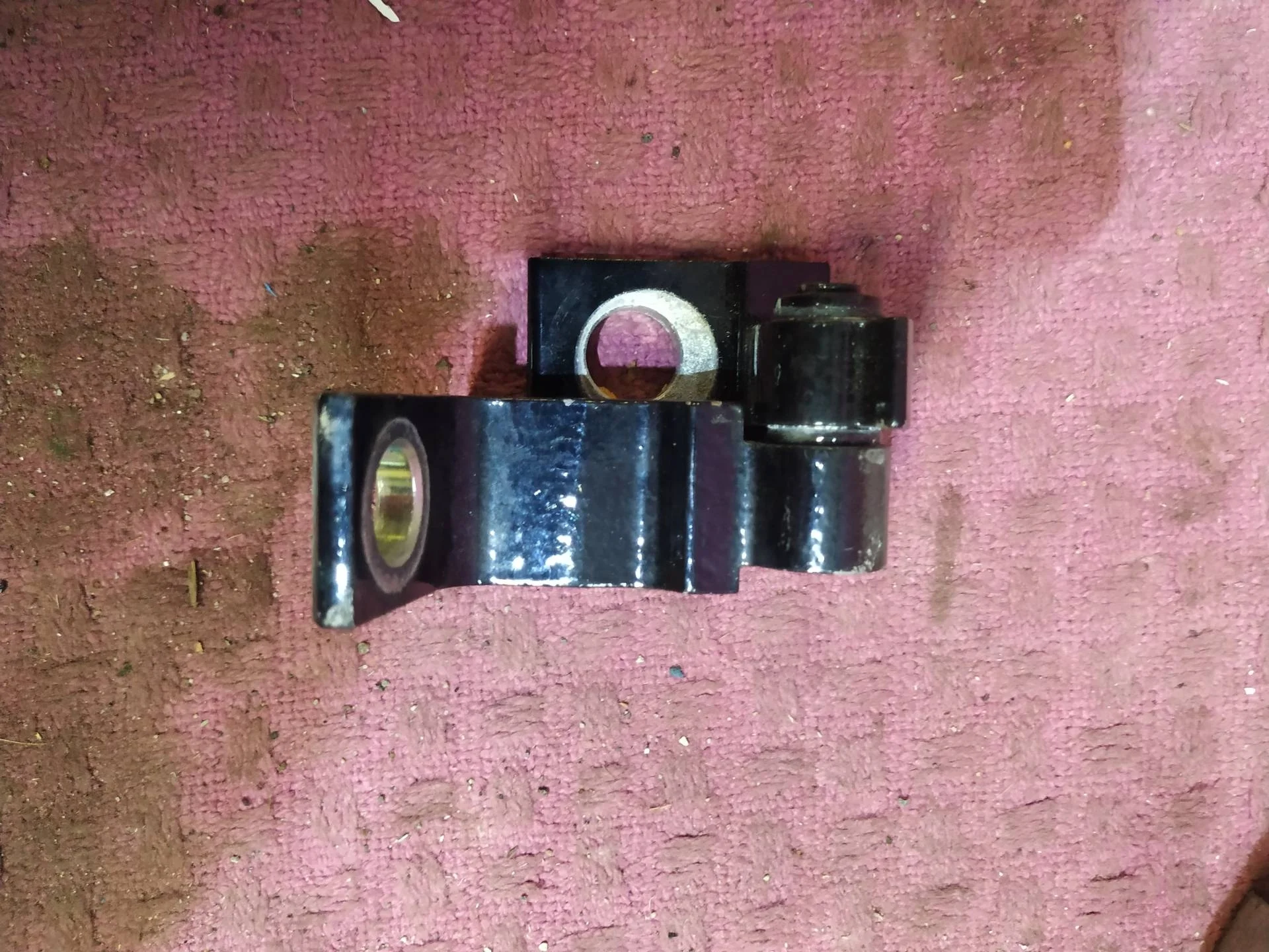 петля двери левой Volkswagen Touareg 2  2013