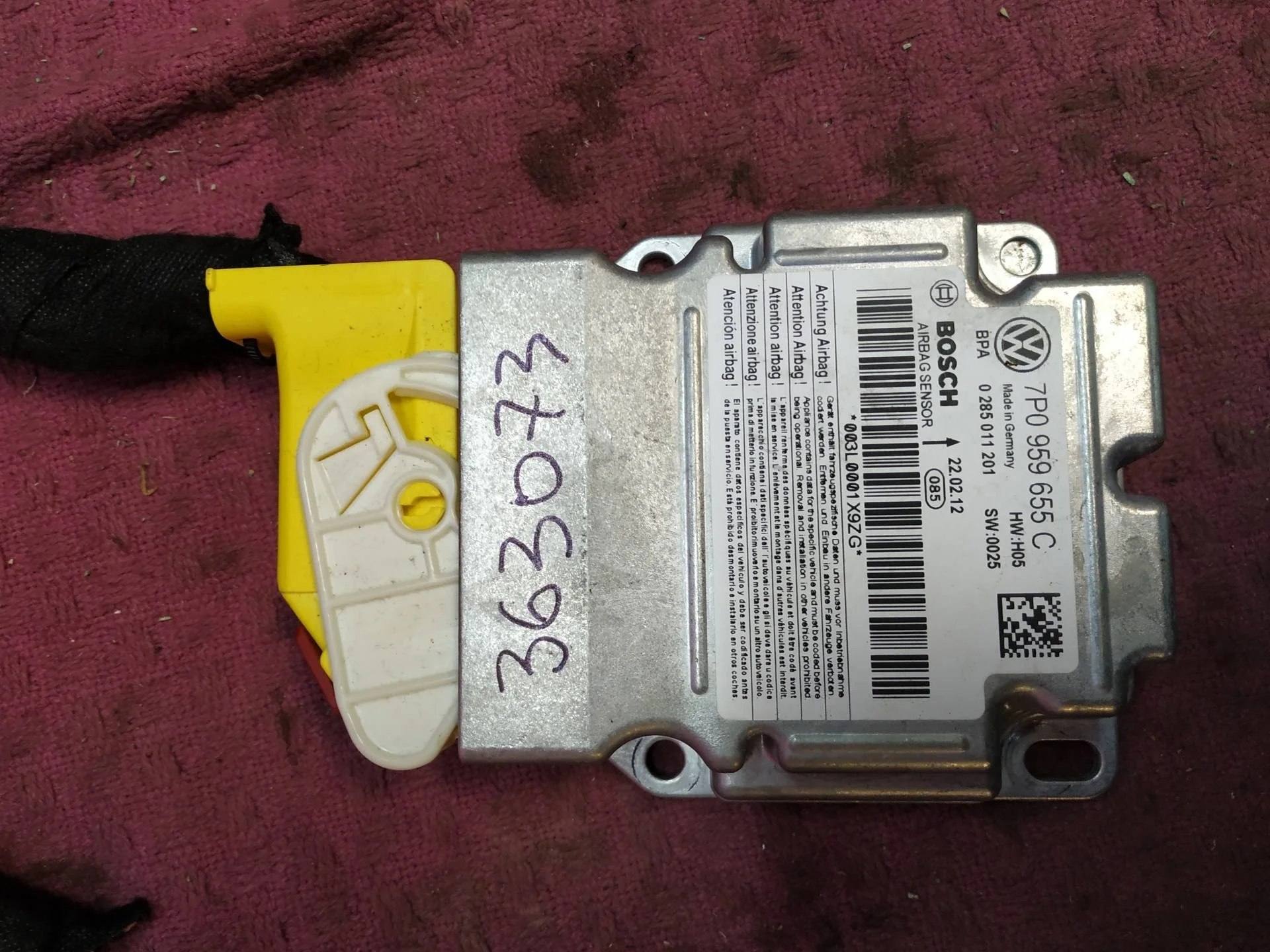 блок управления подушками безопасности Volkswagen Touareg 2  2013