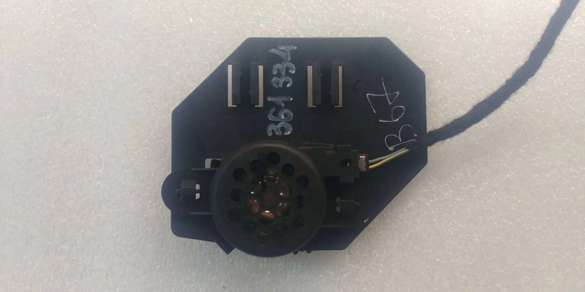 динамик высокочастотный (пищалка) двери Volkswagen Touareg 2  2013