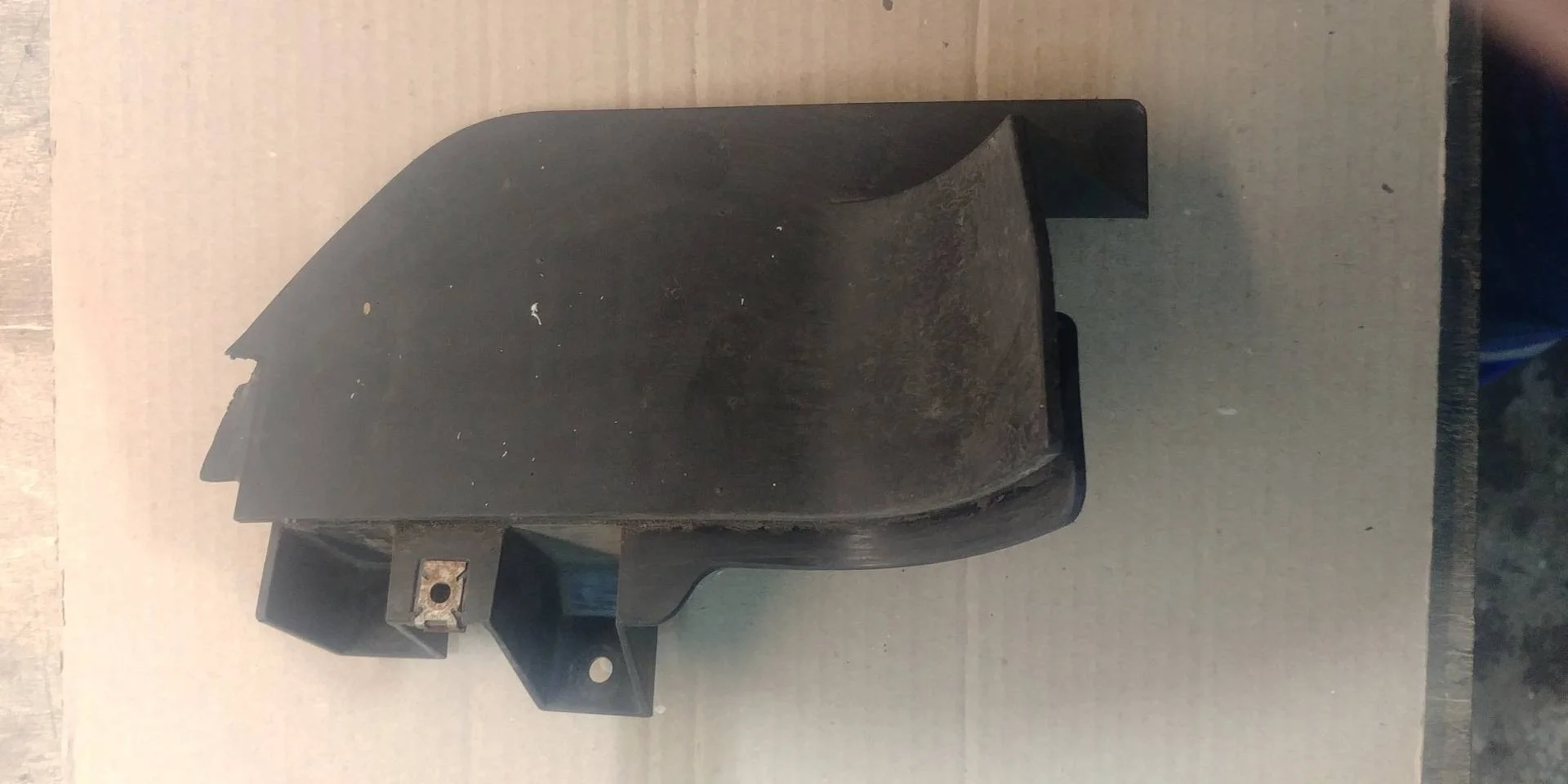 брызговик задний правый Volkswagen Touareg 2  2013