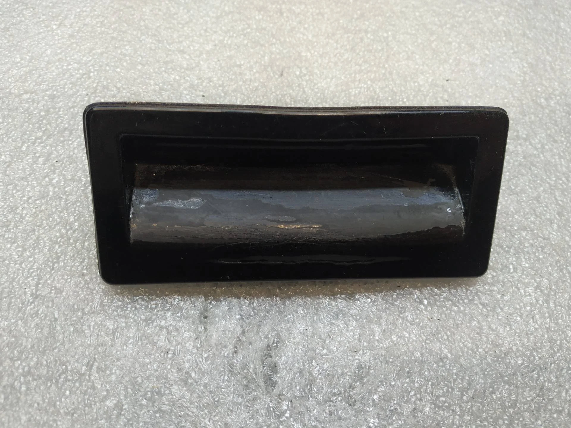 кнопка открытия багажника Volkswagen Touareg 2  2013