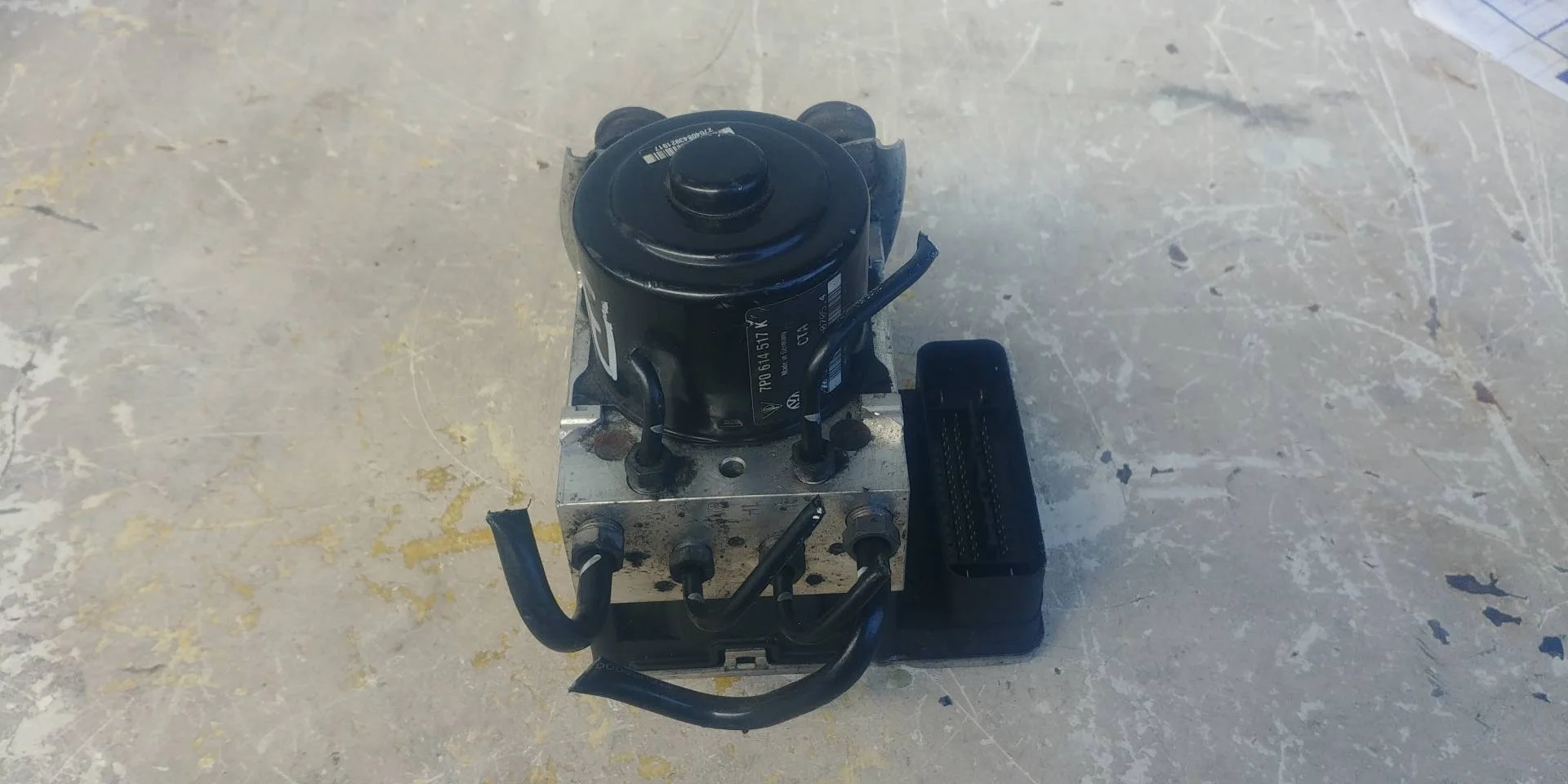 блок ABS Volkswagen Touareg 2  2013