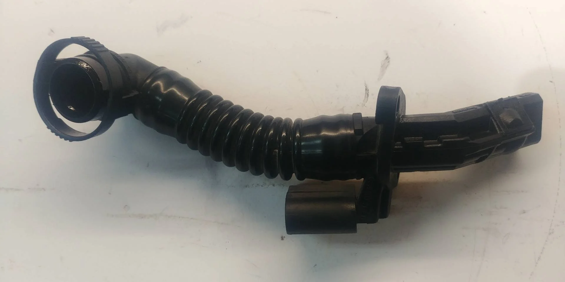 патрубок (трубопровод, шланг) Volkswagen Touareg 2  2013