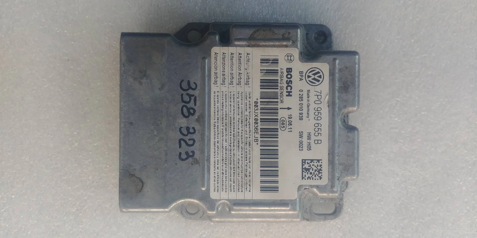 блок управления подушками безопасности Volkswagen Touareg 2  2013