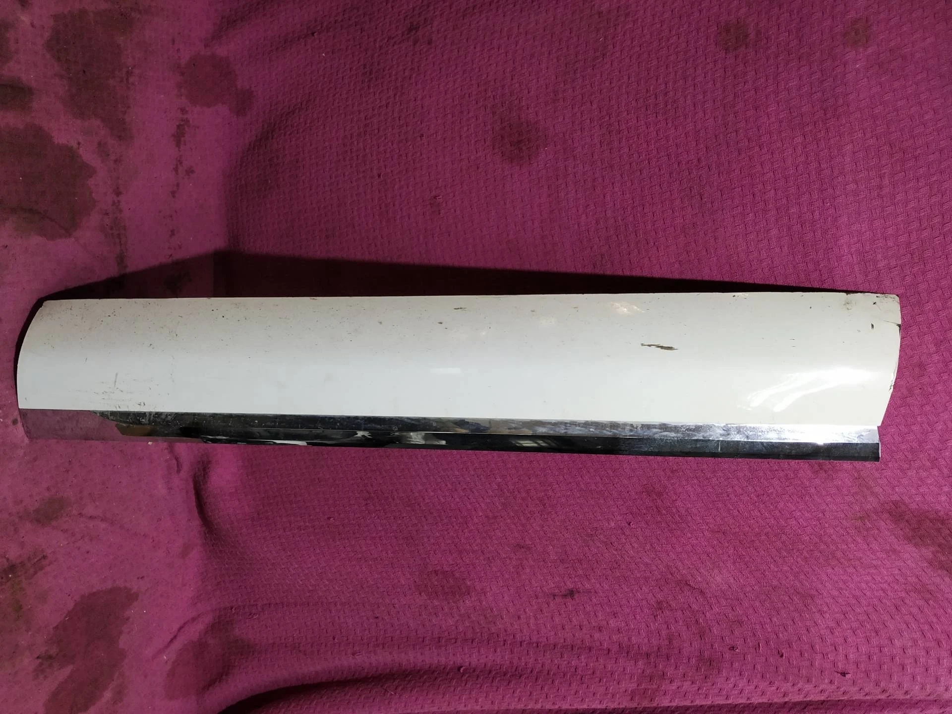 накладка двери передней правой Volkswagen Touareg 2  2013