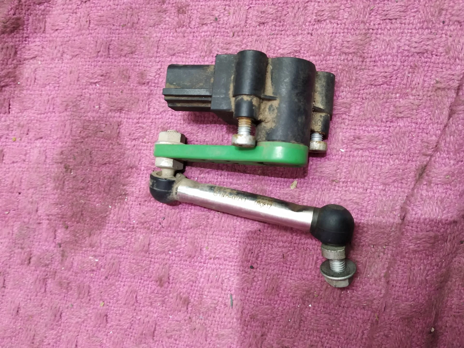 датчик дорожного просвета задний Volkswagen Touareg 2  2013