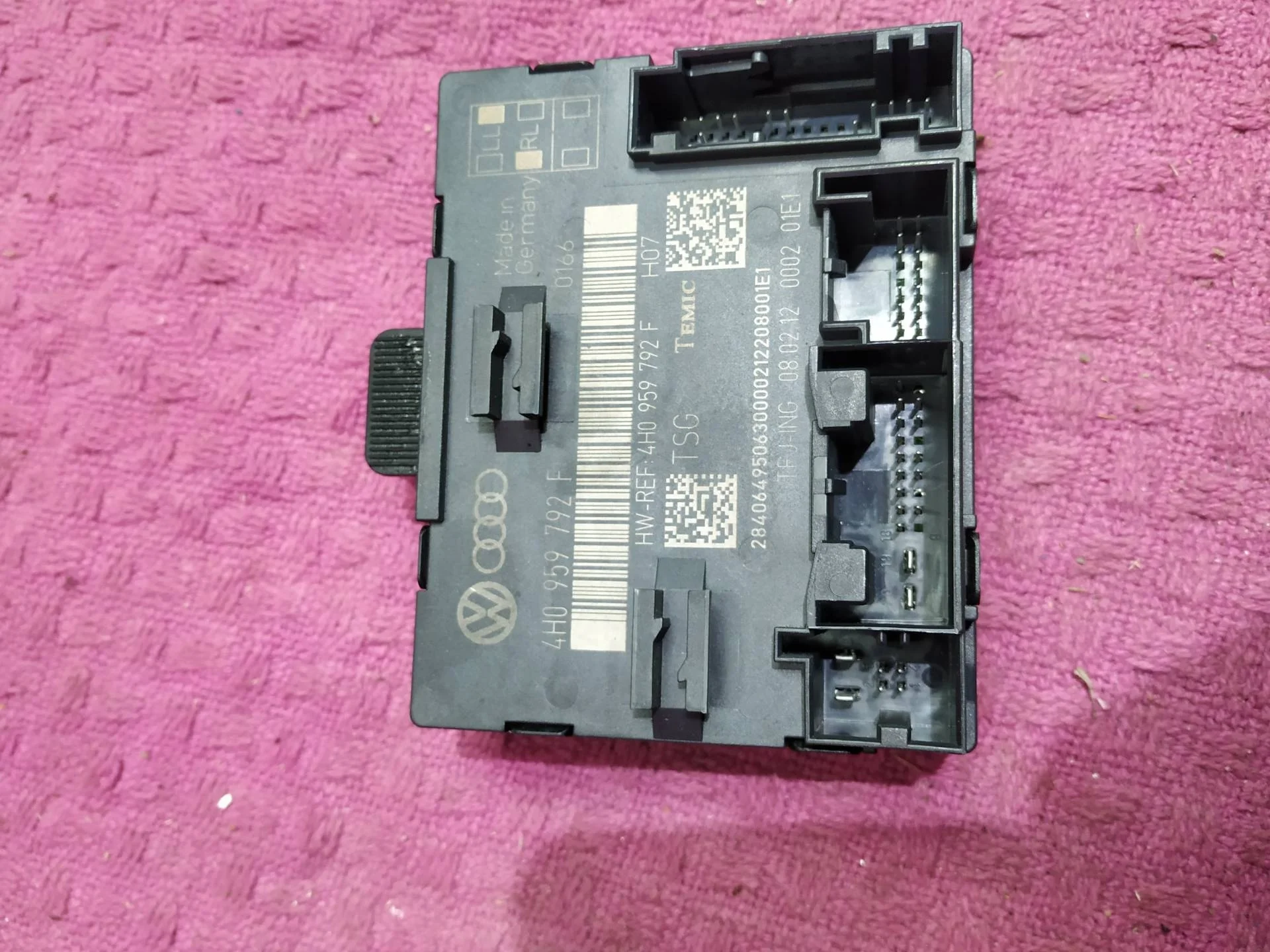 модуль управления двери передней правой Volkswagen Touareg 2  2013