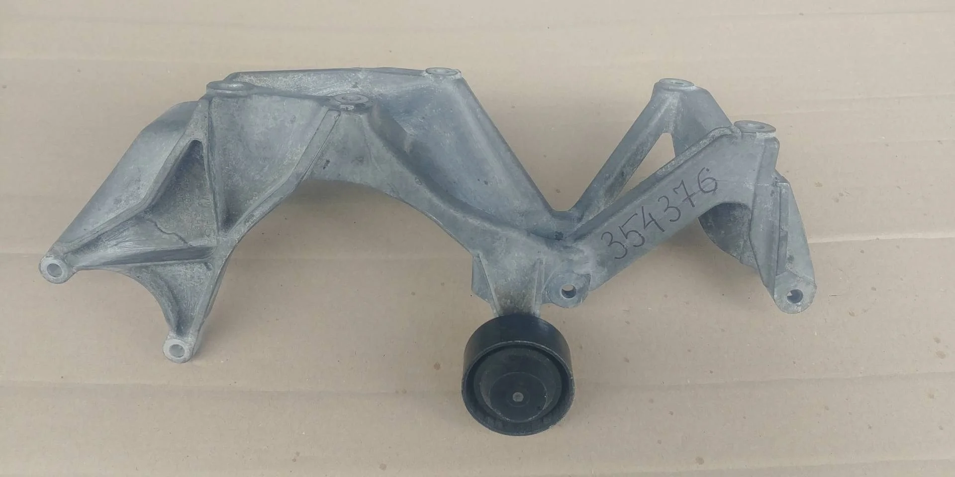 кронштейн генератора Volkswagen Touareg 2  2013