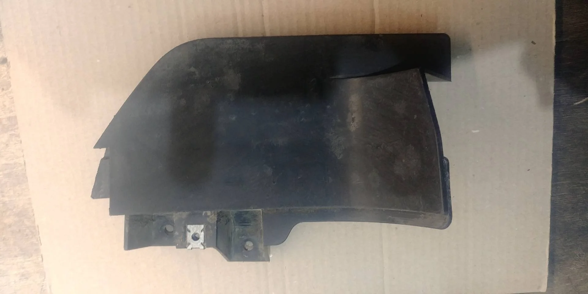 брызговик задний правый Volkswagen Touareg 2  2013