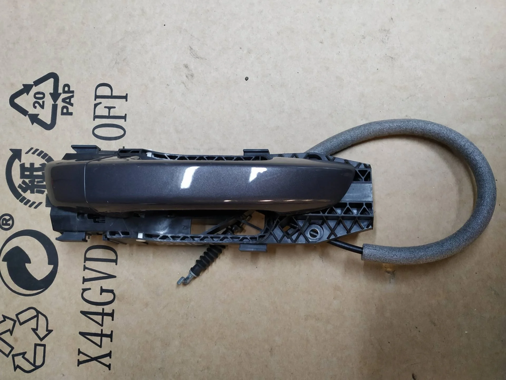 ручка наружная двери правой Volkswagen Touareg 2  2013